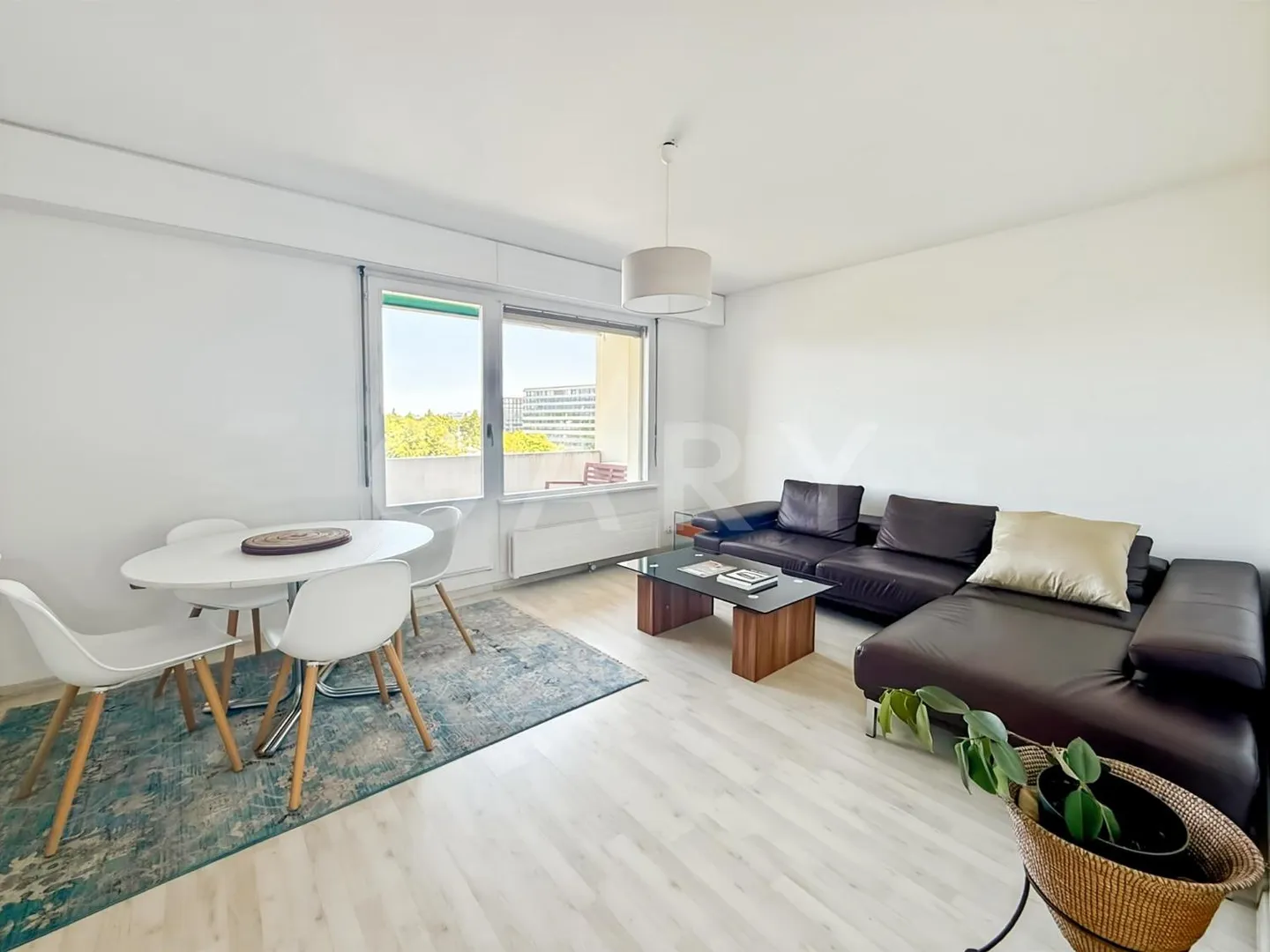 Appartement rénové avec vue - Photo 1 sur 6