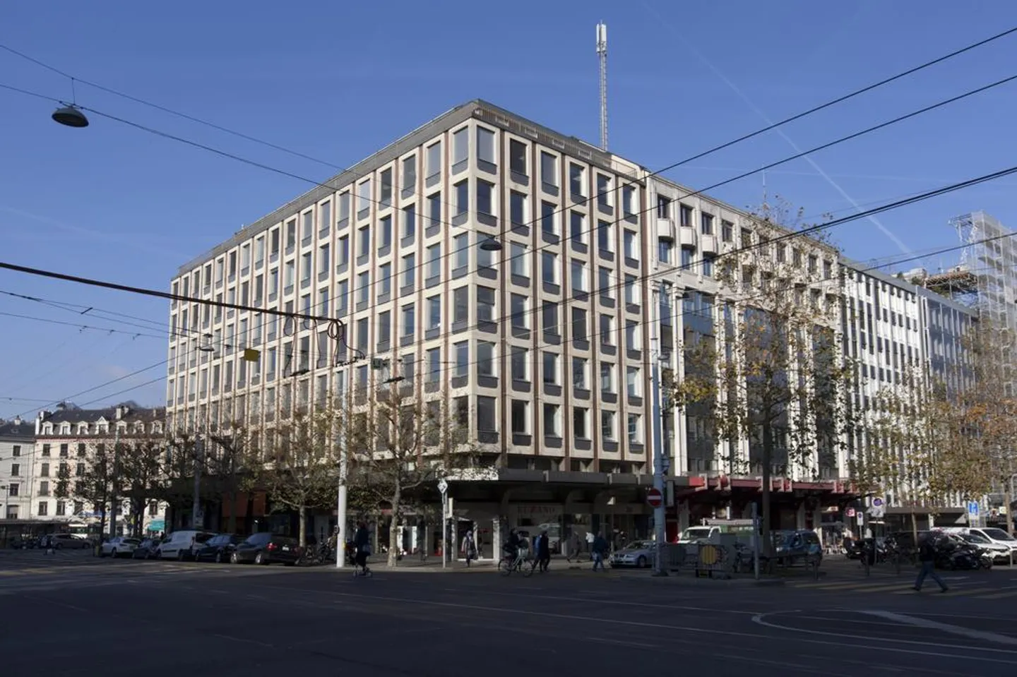 Parking space in the heart of downtown Geneva - Photo 1 of 3