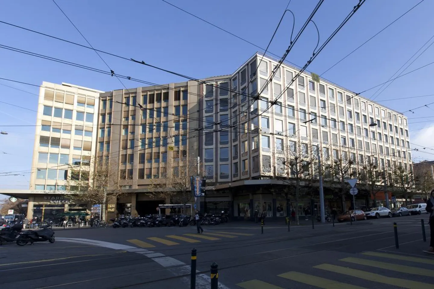 Parking space in the heart of downtown Geneva - Photo 2 of 3