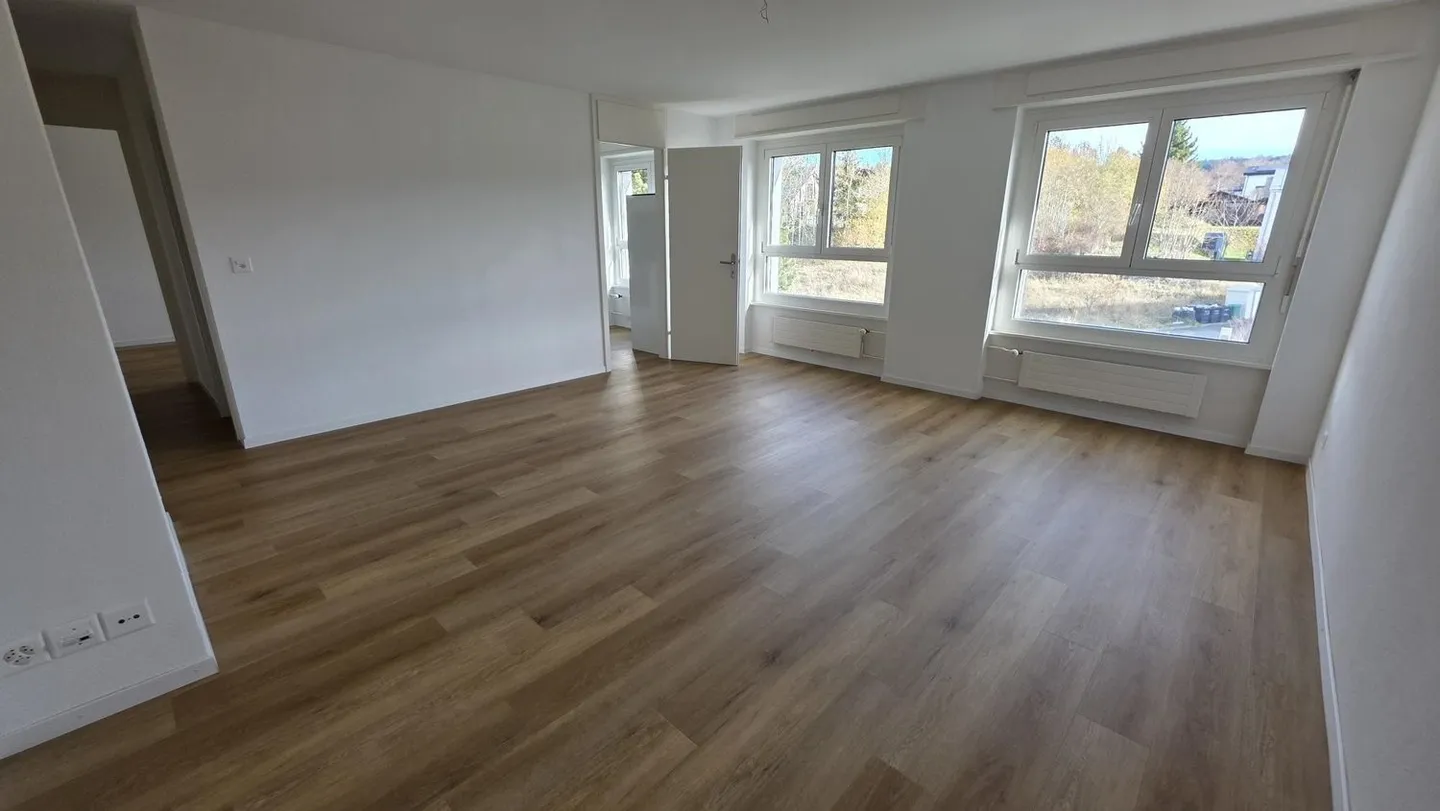 NICE 2-ROOM APARTMENT - Photo 2 of 6