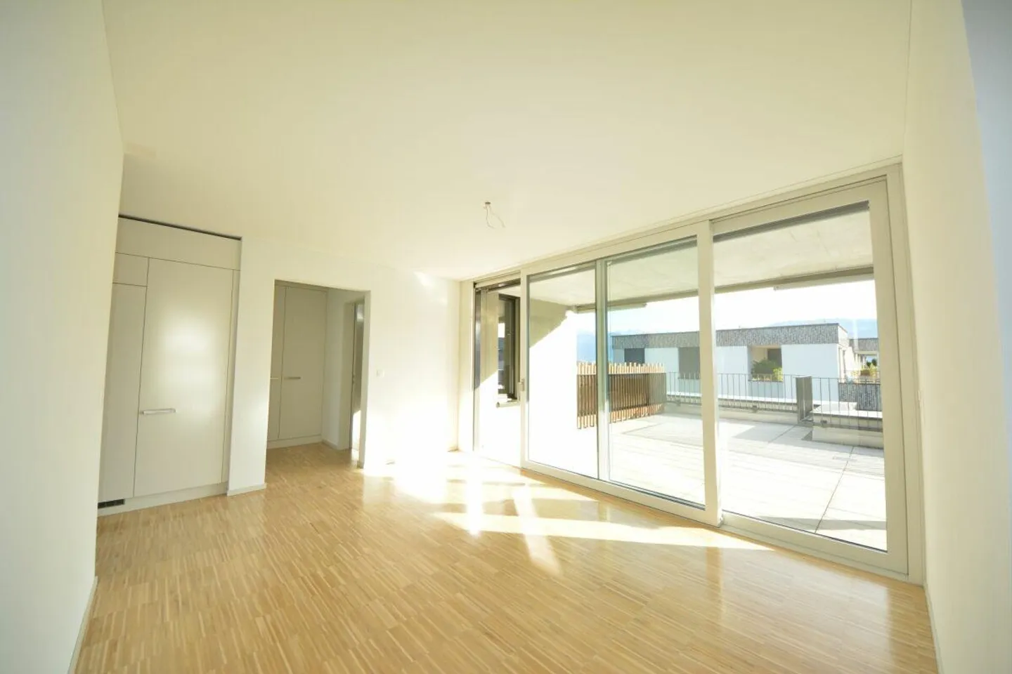 Appartamento Attico di 5,5 stanze nel verde - Foto 3 di 14