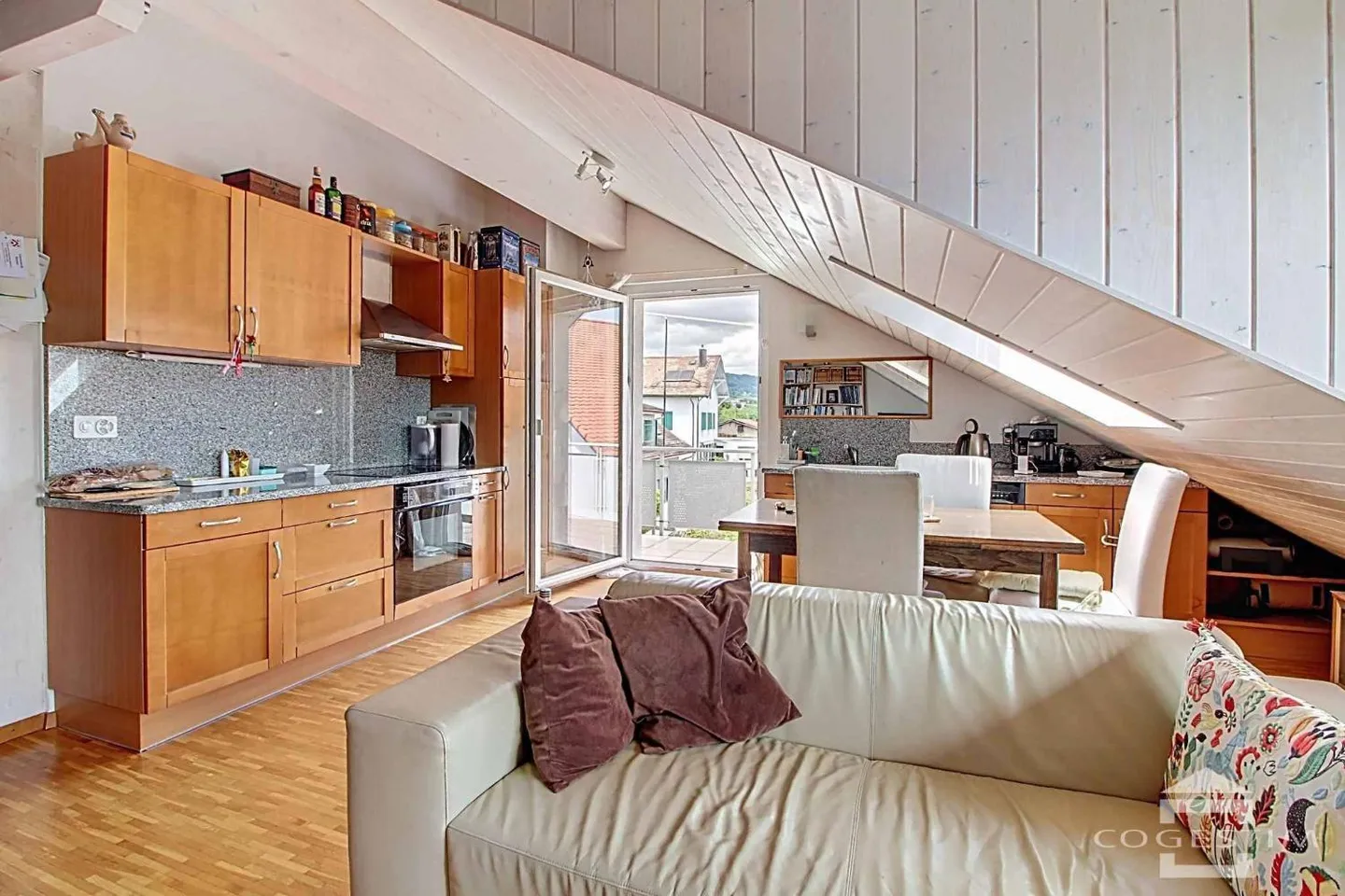 Ultimo piano 4.5 stanze - Foto 2 di 9