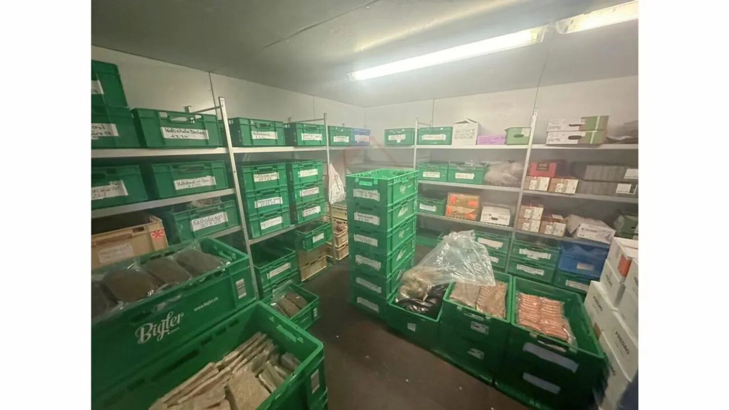 Unica opportunità di investimento ad Agarn - Spazio commerciale, appartamento di 5,5 stanze e terreno di 1'097 m² - Foto 5 di 8