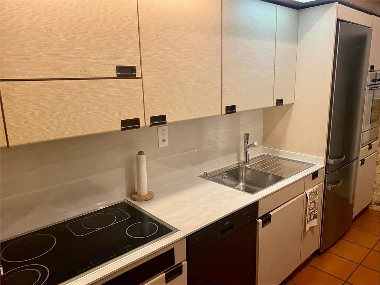 Penthouse with 3.5 rooms, furnished, high quality - Photo 9 of 13