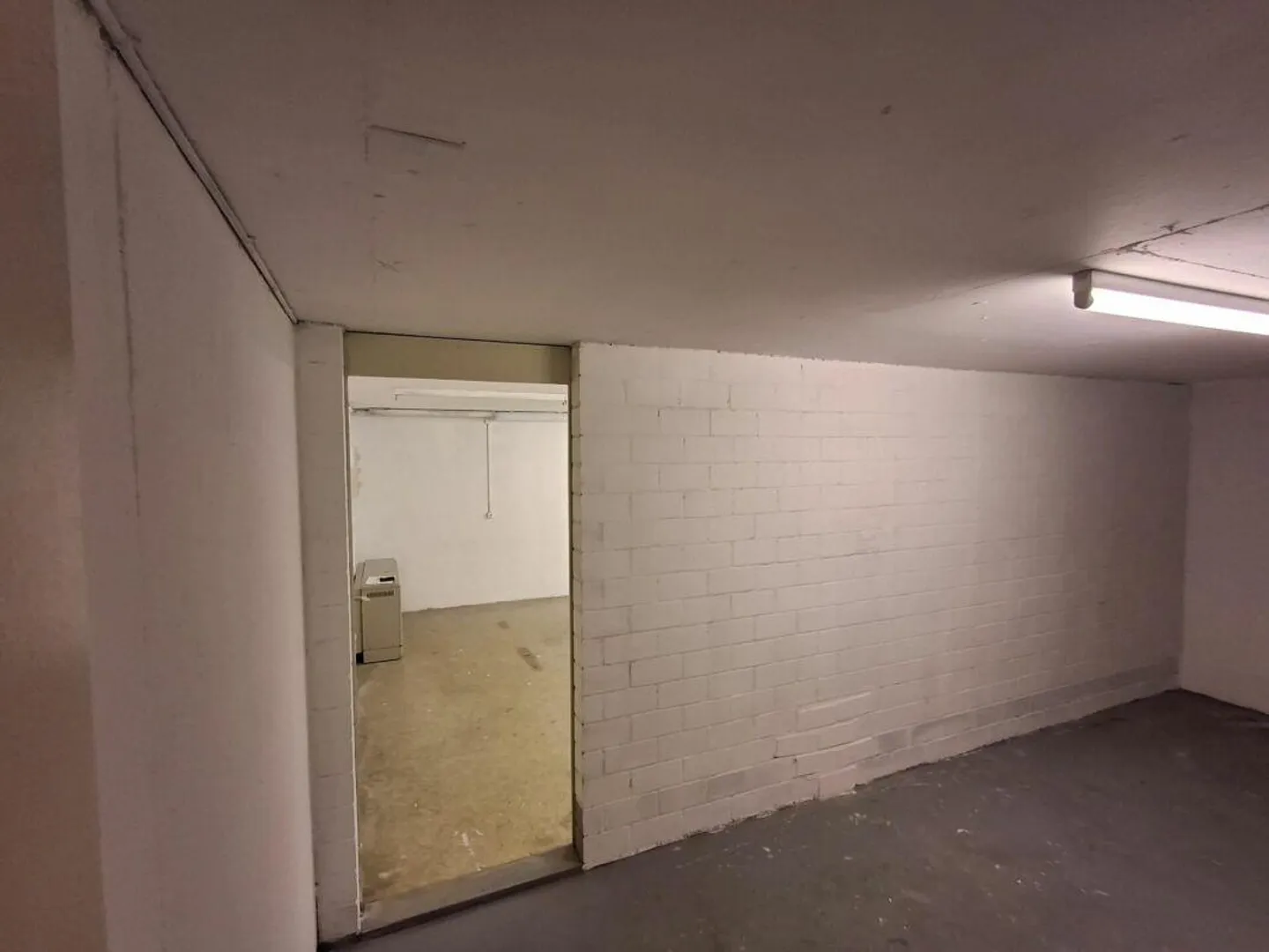 Storage/parking space in underground garage for rent in prime location in Pratteln - Photo 1 of 3