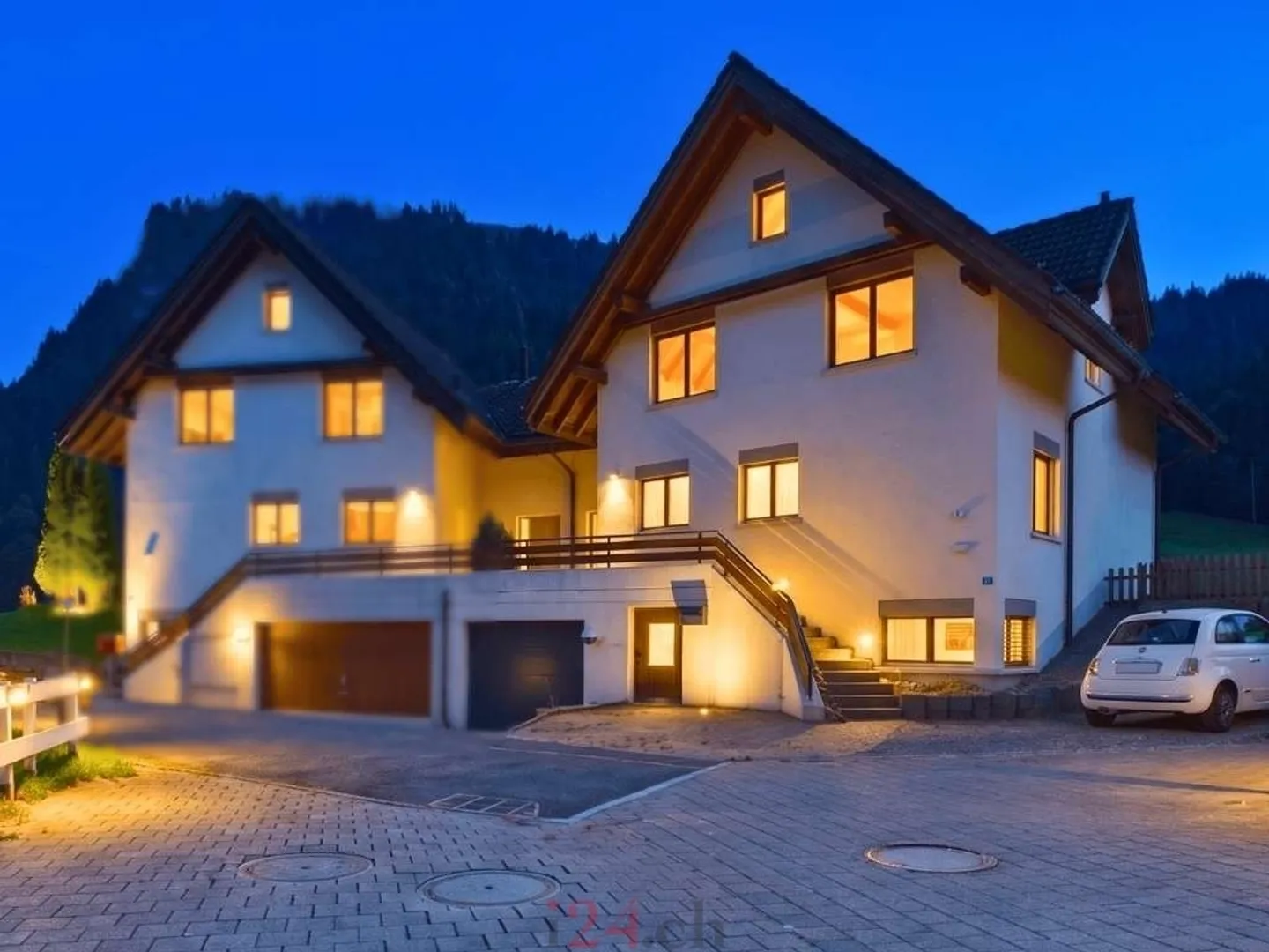Casa bifamiliare di 6,5 stanze con studio, giardino e vista sulle montagne - Foto 1 di 13