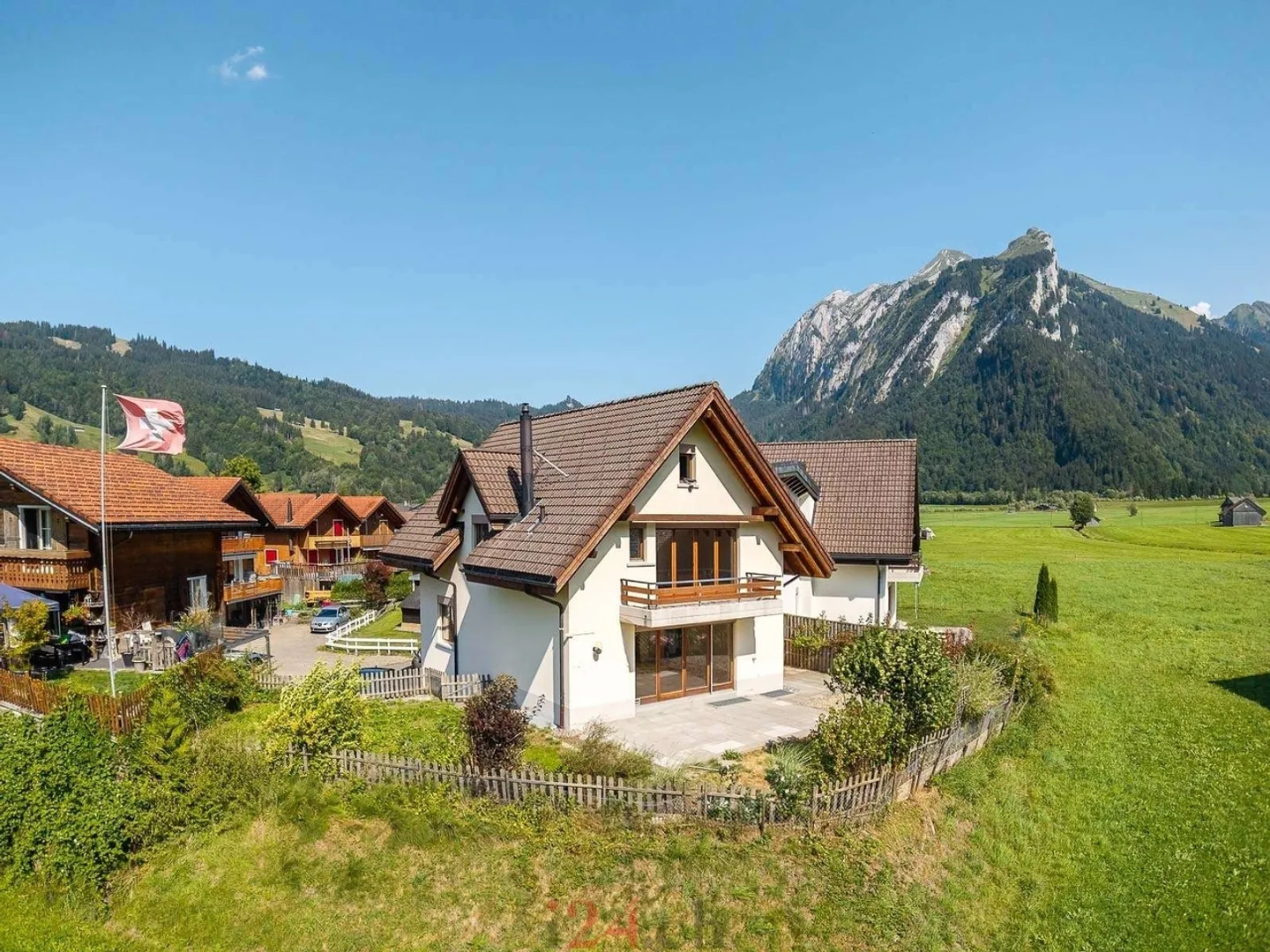 Casa bifamiliare di 6,5 stanze con studio, giardino e vista sulle montagne - Foto 3 di 13