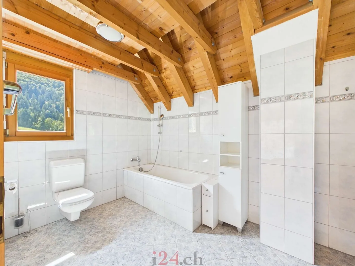 Casa bifamiliare di 6,5 stanze con studio, giardino e vista sulle montagne - Foto 9 di 13
