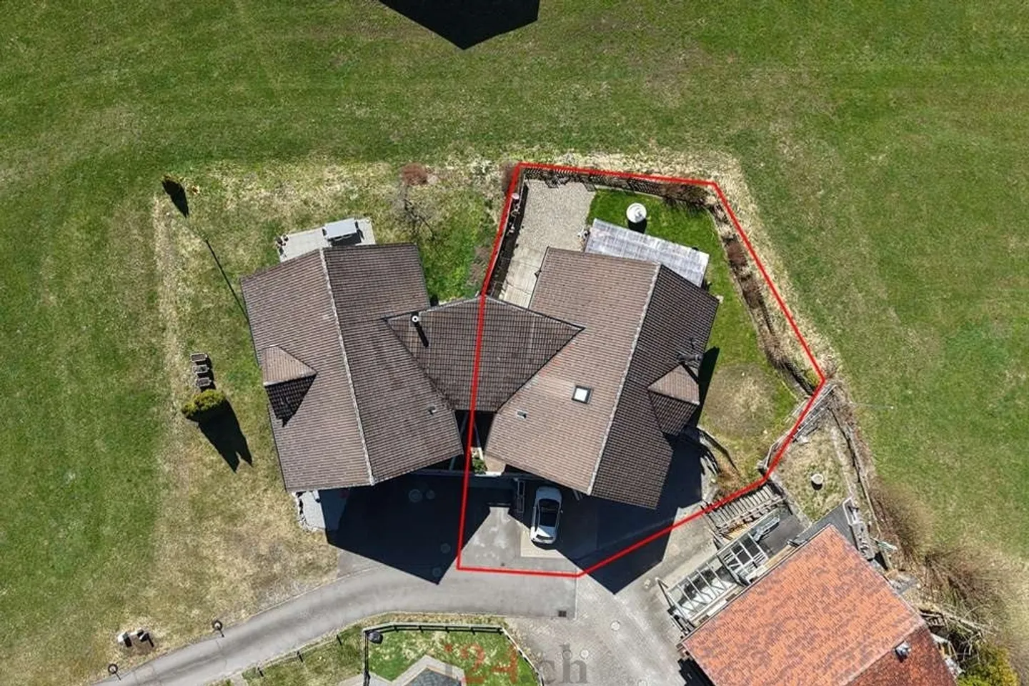 Casa bifamiliare di 6,5 stanze con studio, giardino e vista sulle montagne - Foto 12 di 13