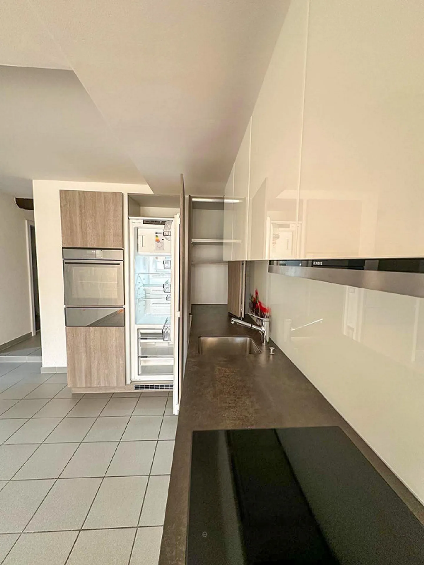 Vie lumineuse sur la rue principale - Photo 4 sur 10