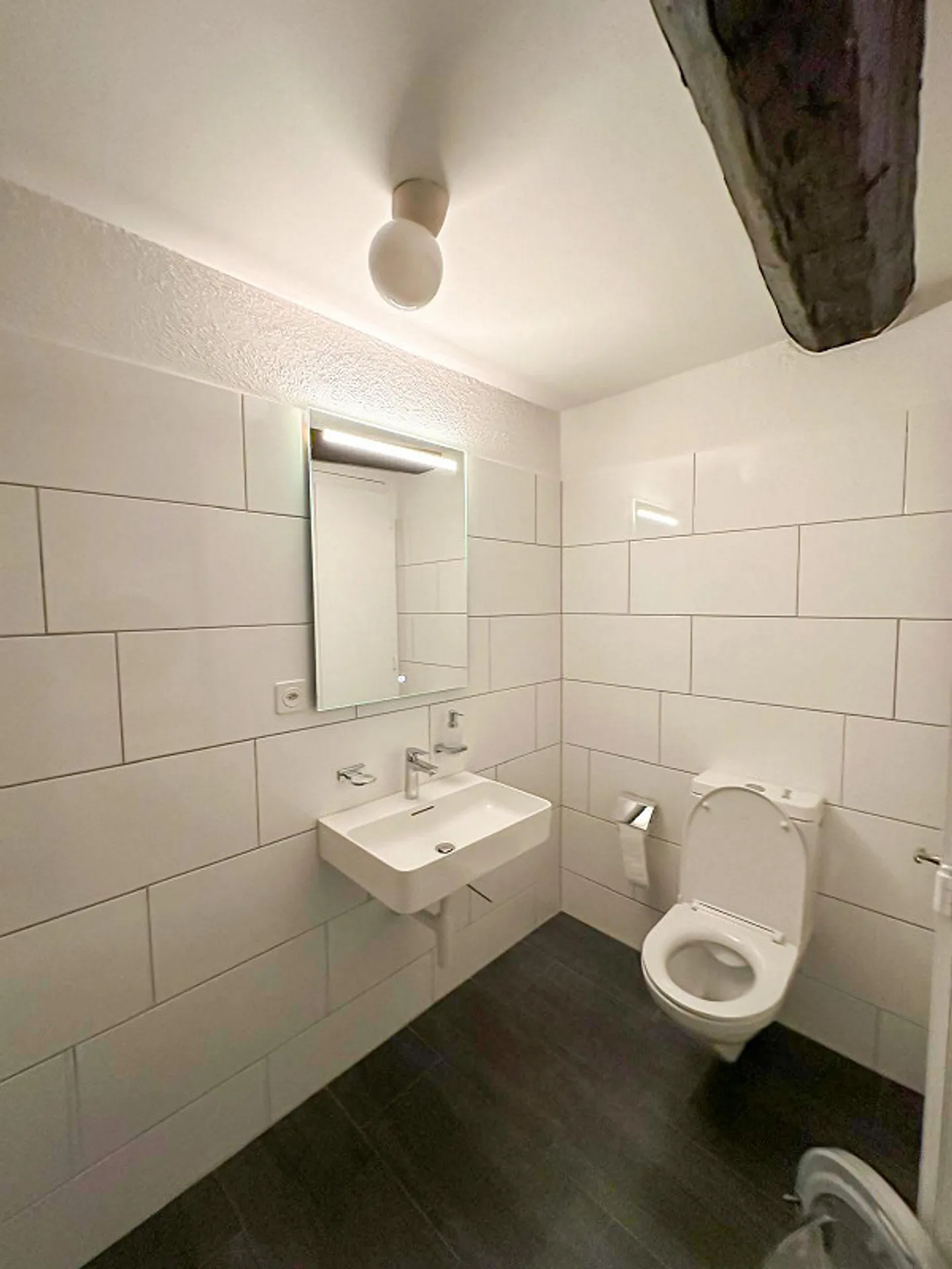 Vie lumineuse sur la rue principale - Photo 6 sur 10