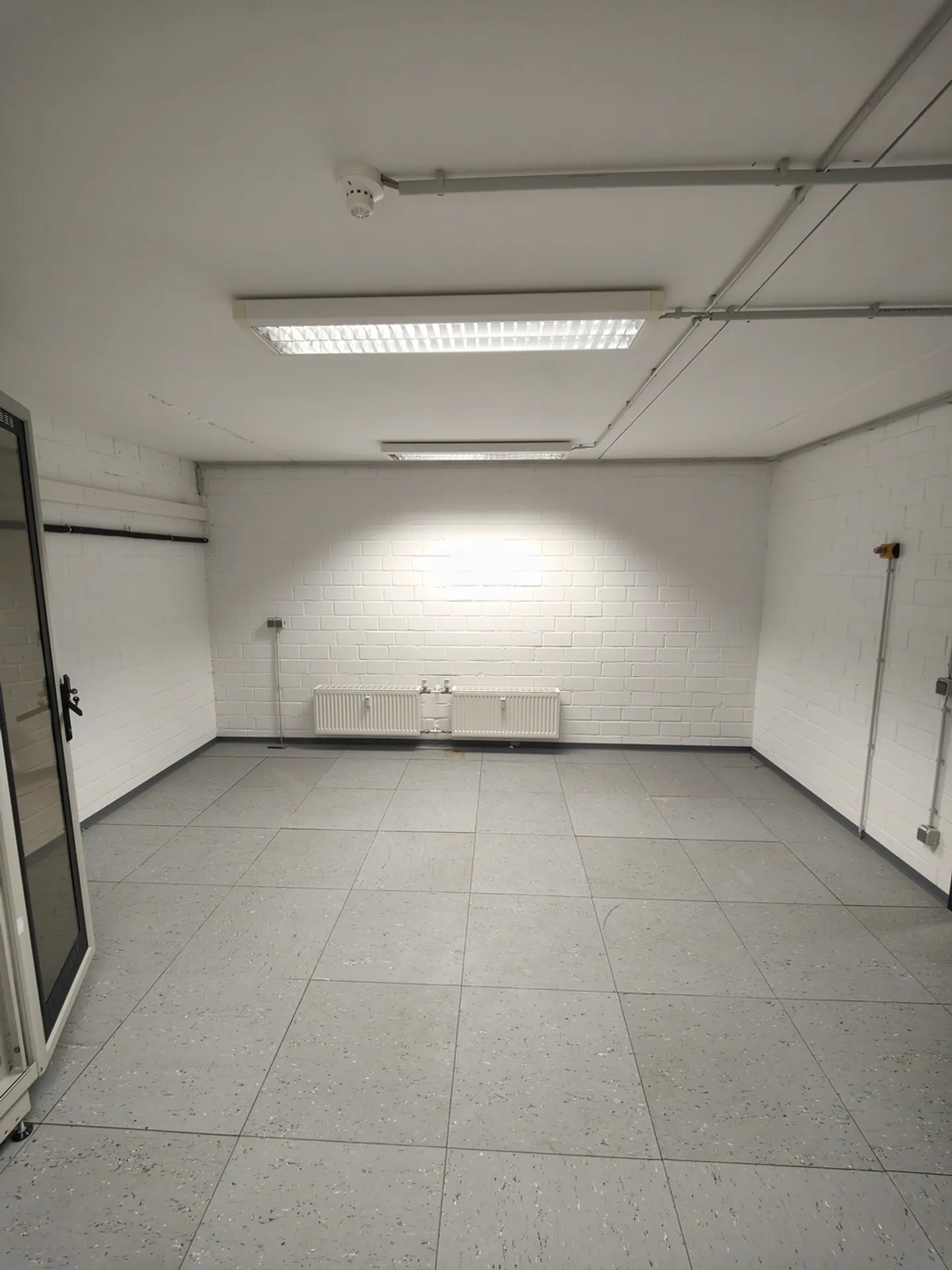 92m2 Salle de stockage (anciens serveurs) Cologne - Colonia-Allee 13 - Photo 1 sur 13