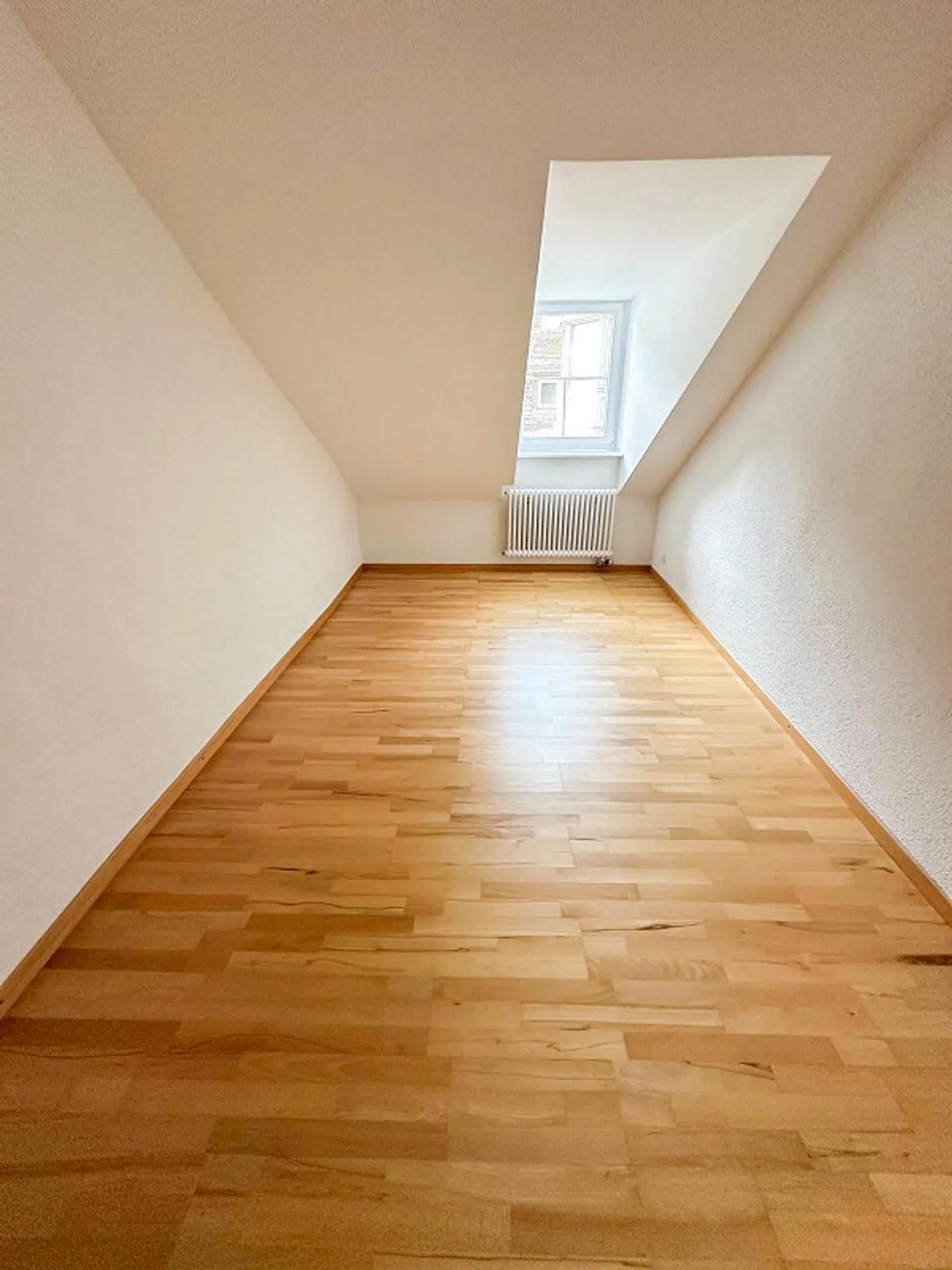 Vie lumineuse sur la rue principale - Photo 8 sur 10