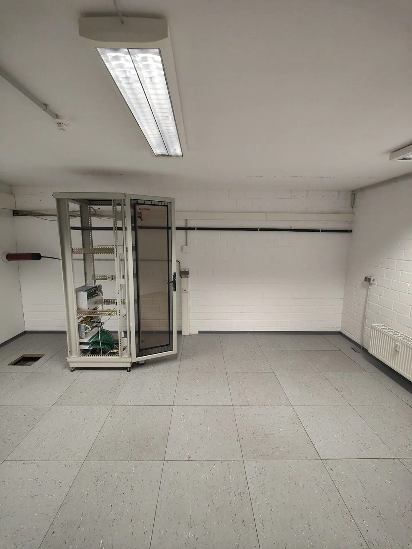 92m2 Salle de stockage (anciens serveurs) Cologne - Colonia-Allee 13 - Photo 7 sur 13