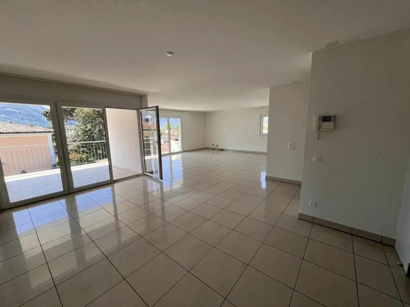 ASCONA - spazioso 4 1/2 locali - ultimo piano - Foto 1 di 8