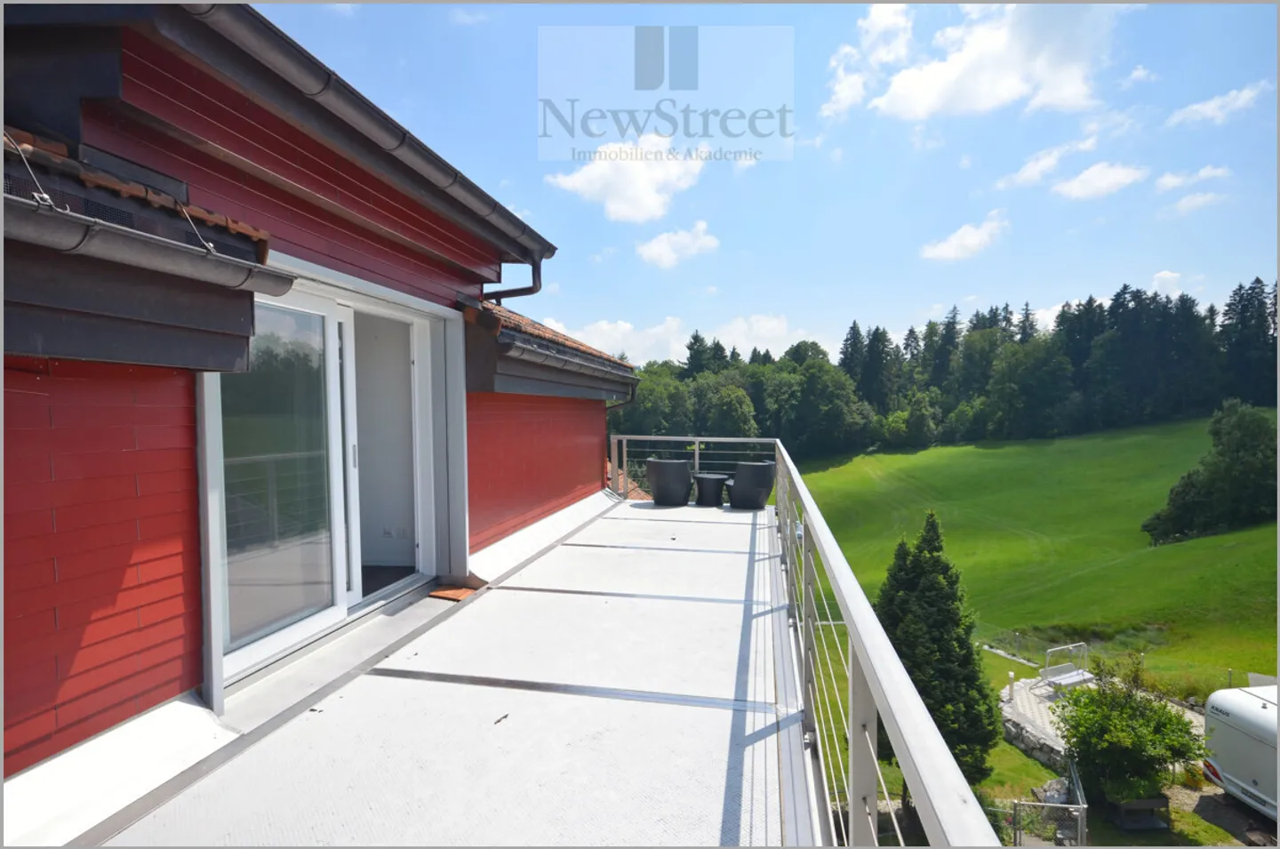 Grosszügige, moderne Attika-Maisonette mit traumhafter Aussicht! - Foto 1 von 13