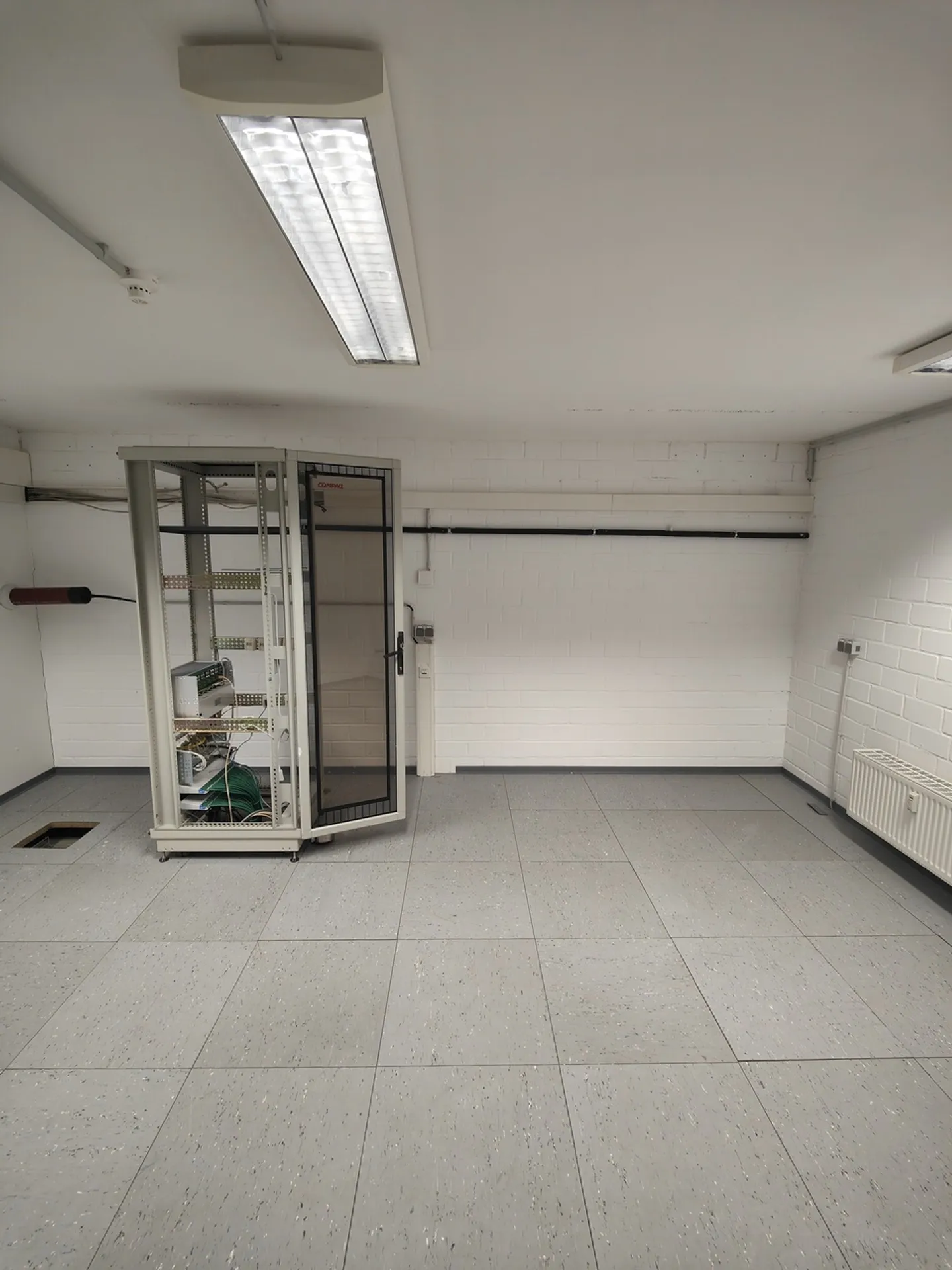 92m2 Salle de stockage (anciens serveurs) Cologne - Colonia-Allee 13 - Photo 8 sur 13