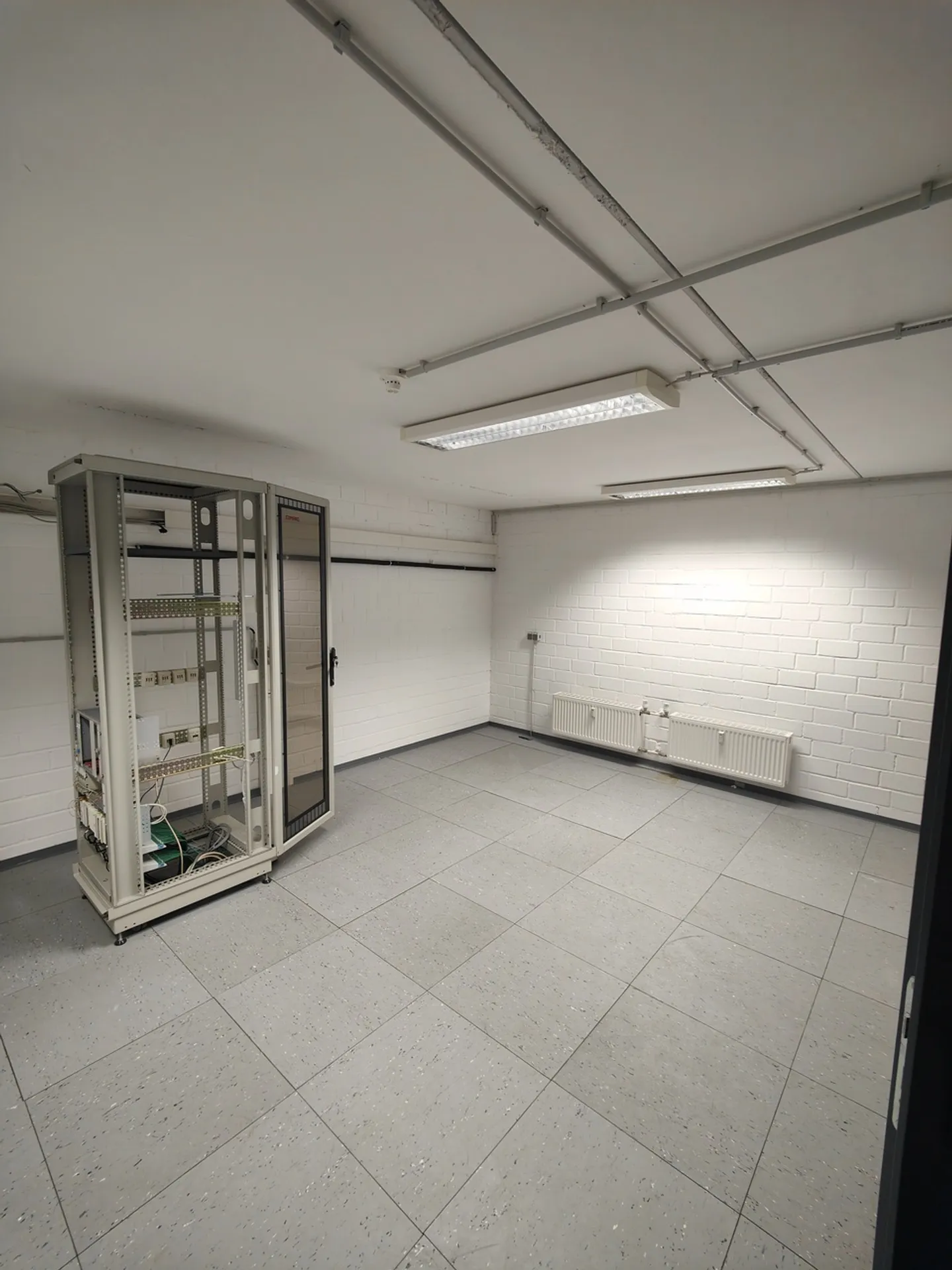 92m2 Salle de stockage (anciens serveurs) Cologne - Colonia-Allee 13 - Photo 9 sur 13