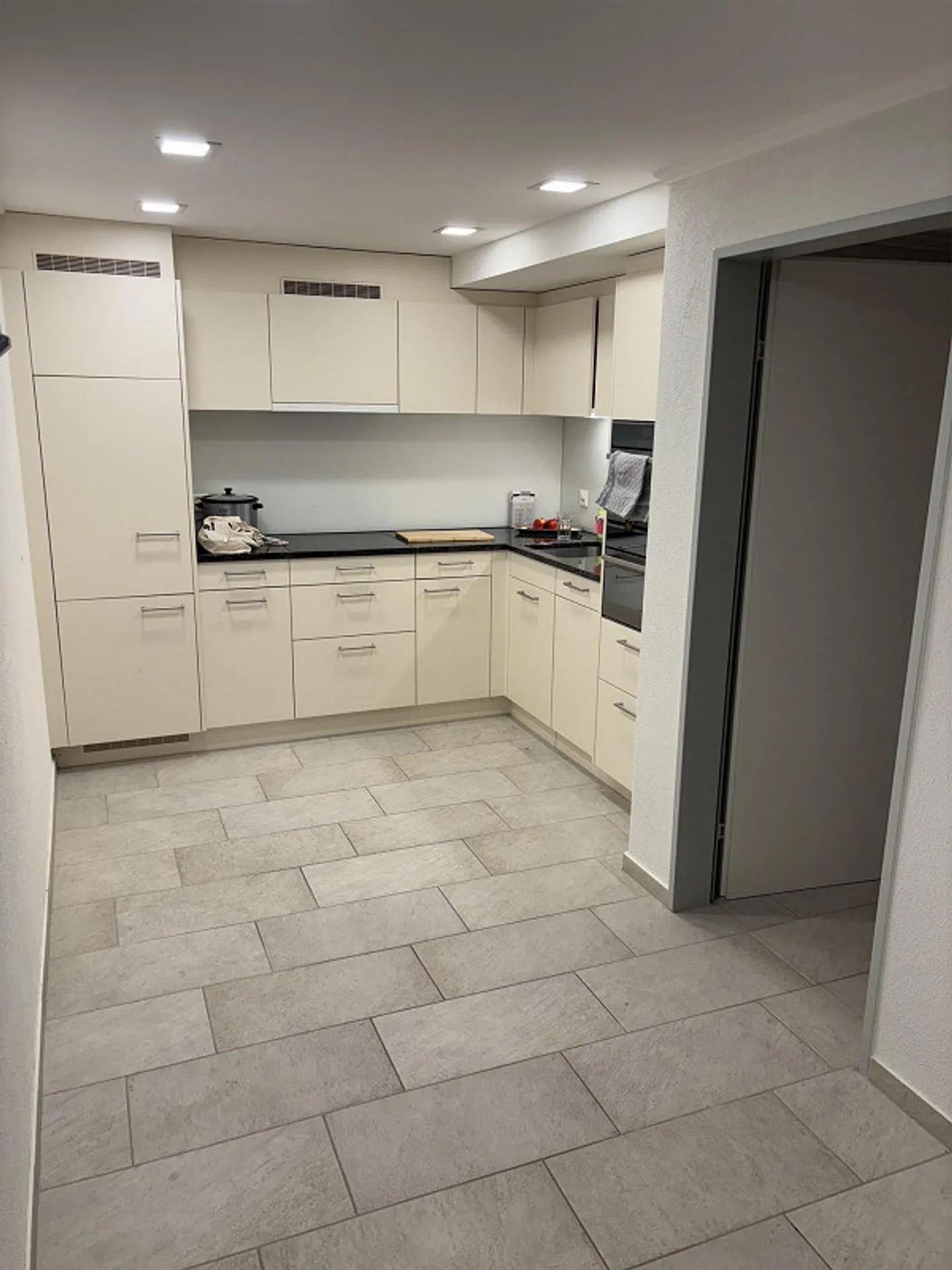 Appartamento accogliente di 2.5 stanze in una posizione tranquilla di Alpnach Dorf - Foto 6 di 9