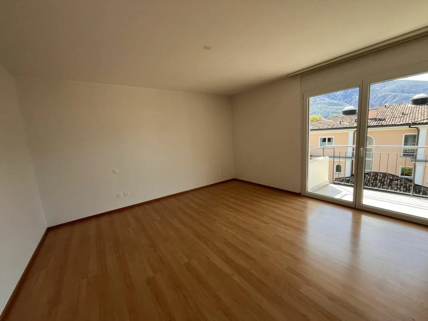 ASCONA - spazioso 4 1/2 locali - ultimo piano - Foto 6 di 8