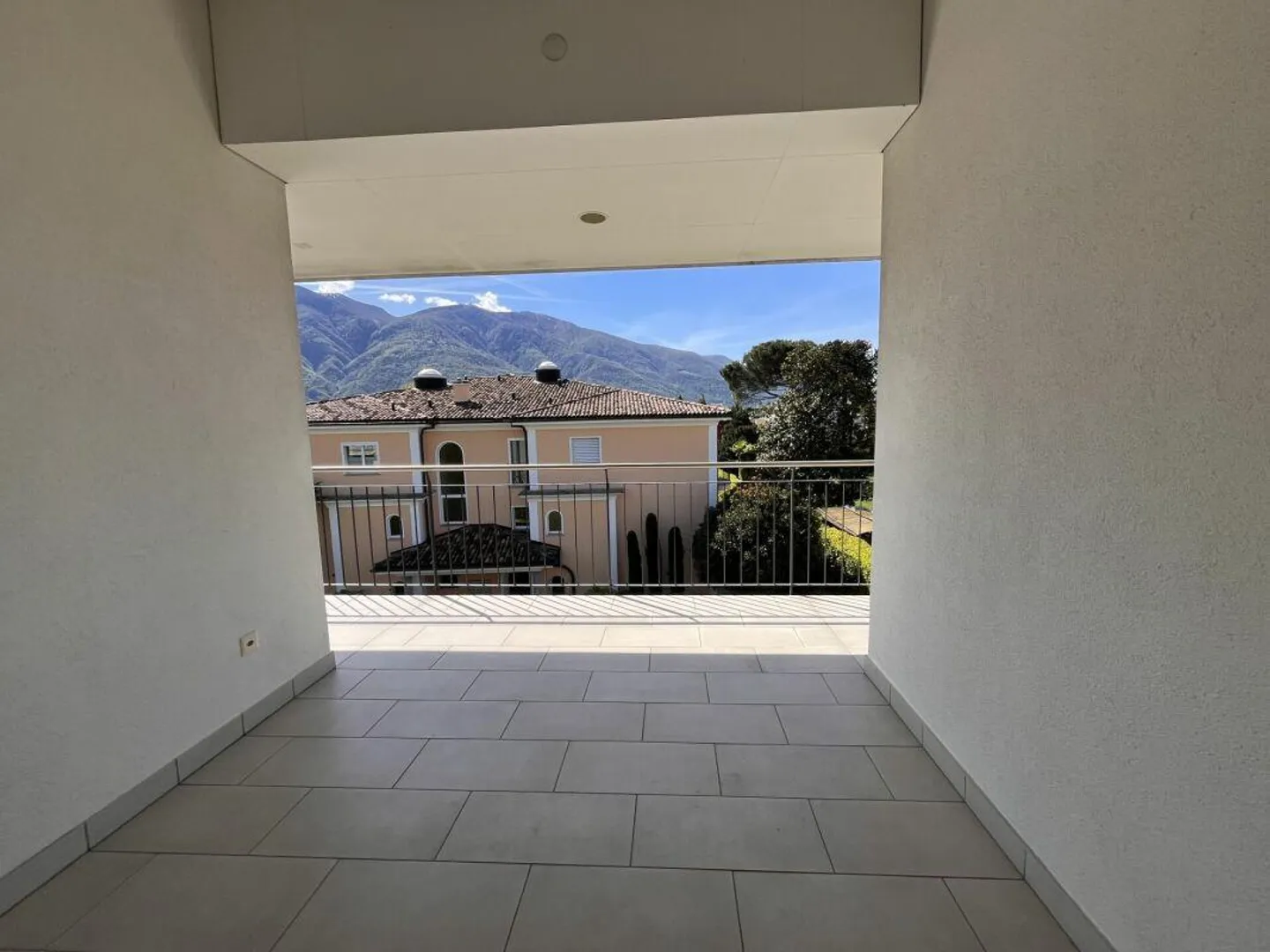 ASCONA - spazioso 4 1/2 locali - ultimo piano - Foto 3 di 8