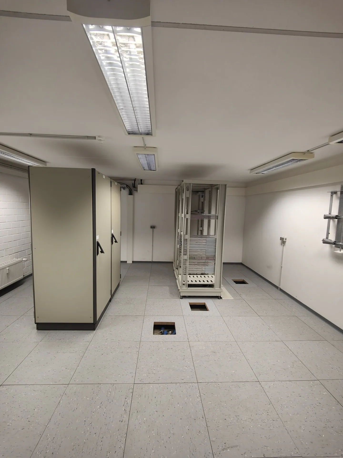 92m2 Salle de stockage (anciens serveurs) Cologne - Colonia-Allee 13 - Photo 10 sur 13