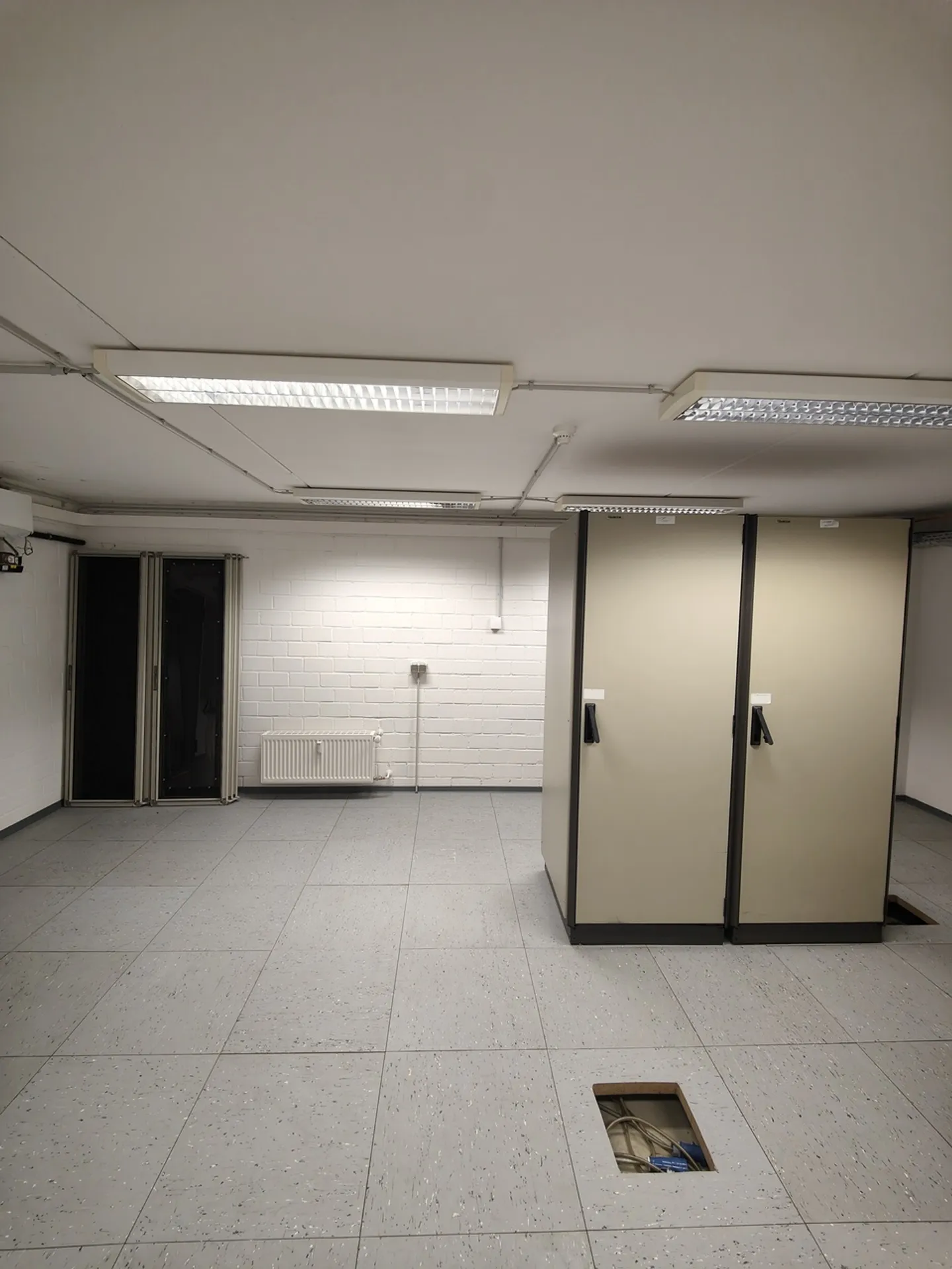 92m2 Salle de stockage (anciens serveurs) Cologne - Colonia-Allee 13 - Photo 11 sur 13