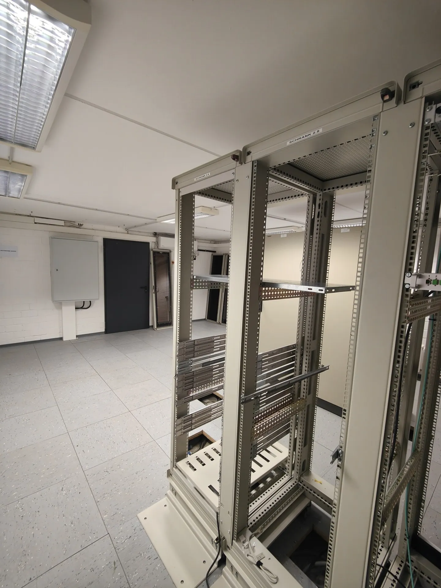 92m2 Salle de stockage (anciens serveurs) Cologne - Colonia-Allee 13 - Photo 12 sur 13