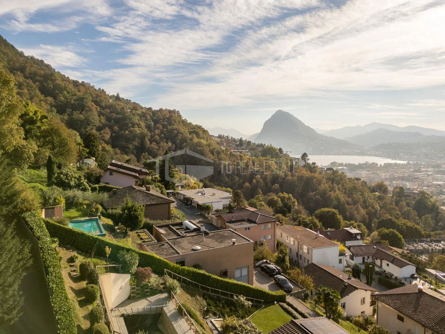 Villa mit Pool und Seeblick - Foto 1 von 14
