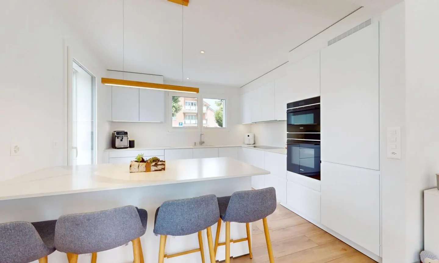 VILLA CONTEMPORAINE AUX FINITIONS SOIGNÉES DANS UN CADRE FAMILIAL - Photo 3 sur 11