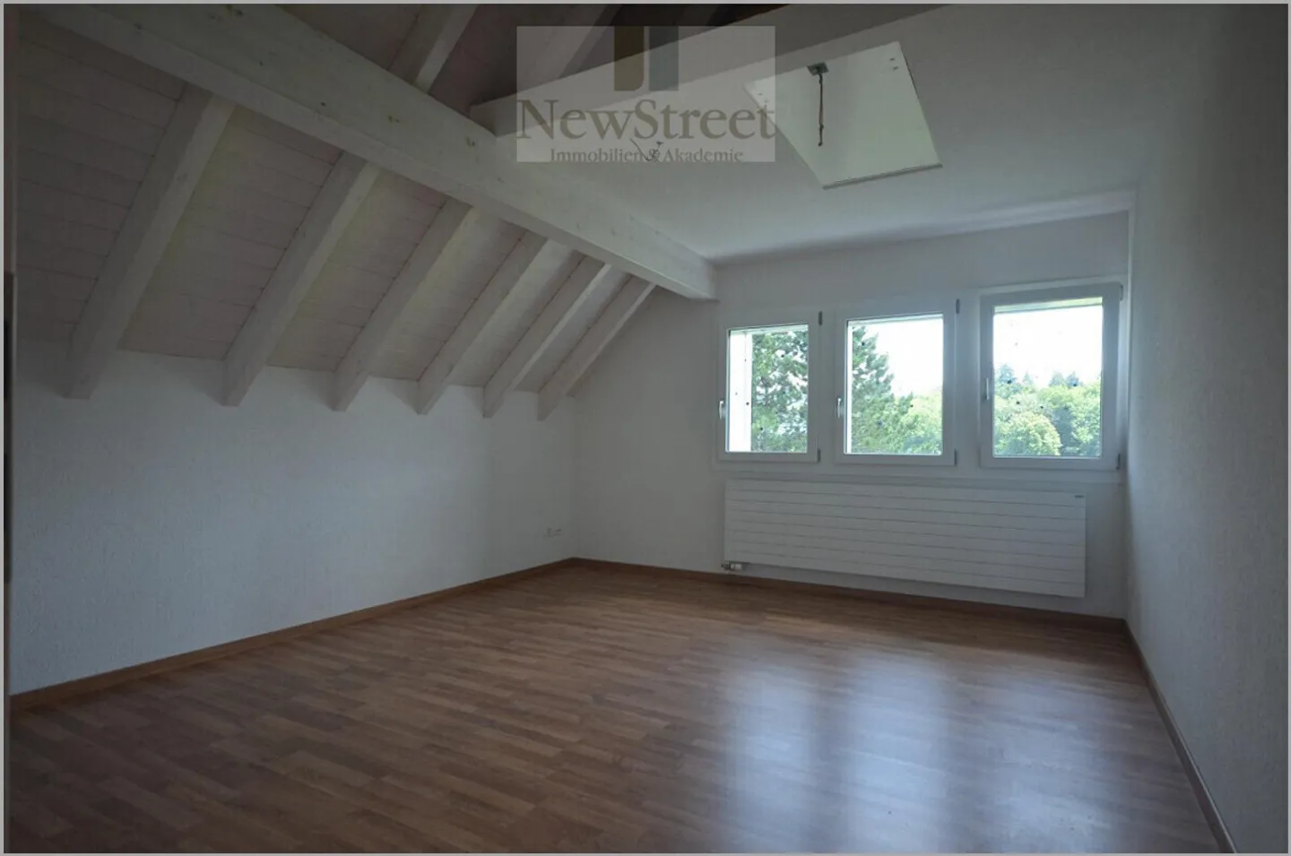Grosszügige, moderne Attika-Maisonette mit traumhafter Aussicht! - Foto 8 von 13