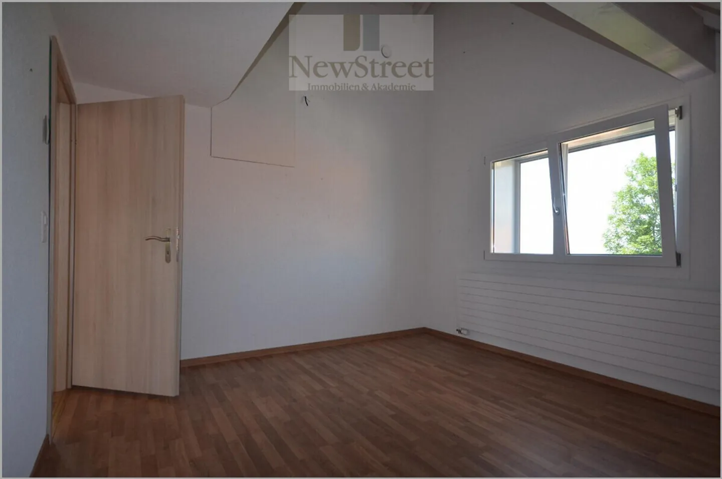 Grosszügige, moderne Attika-Maisonette mit traumhafter Aussicht! - Foto 9 von 13