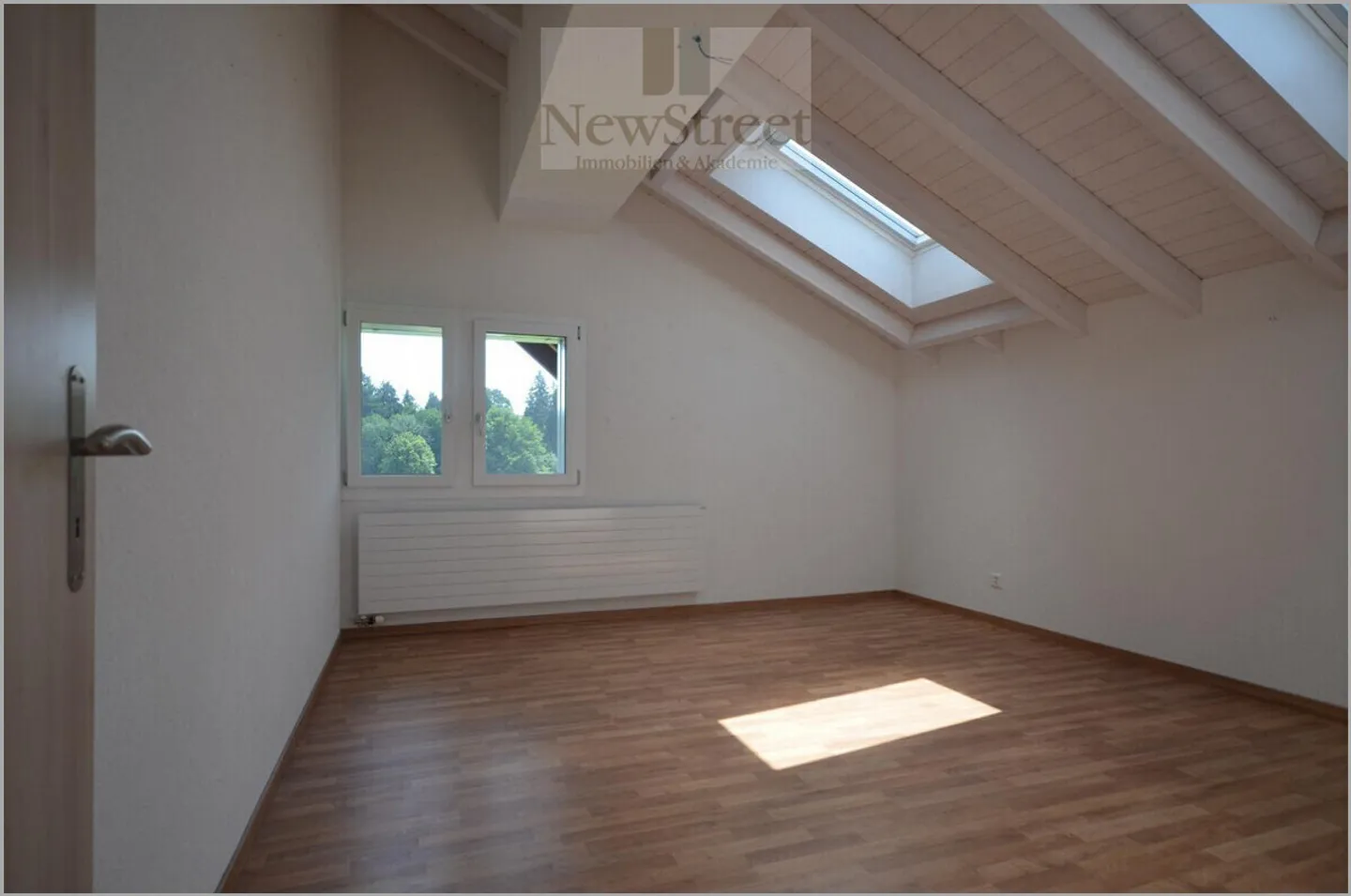 Grosszügige, moderne Attika-Maisonette mit traumhafter Aussicht! - Foto 10 von 13