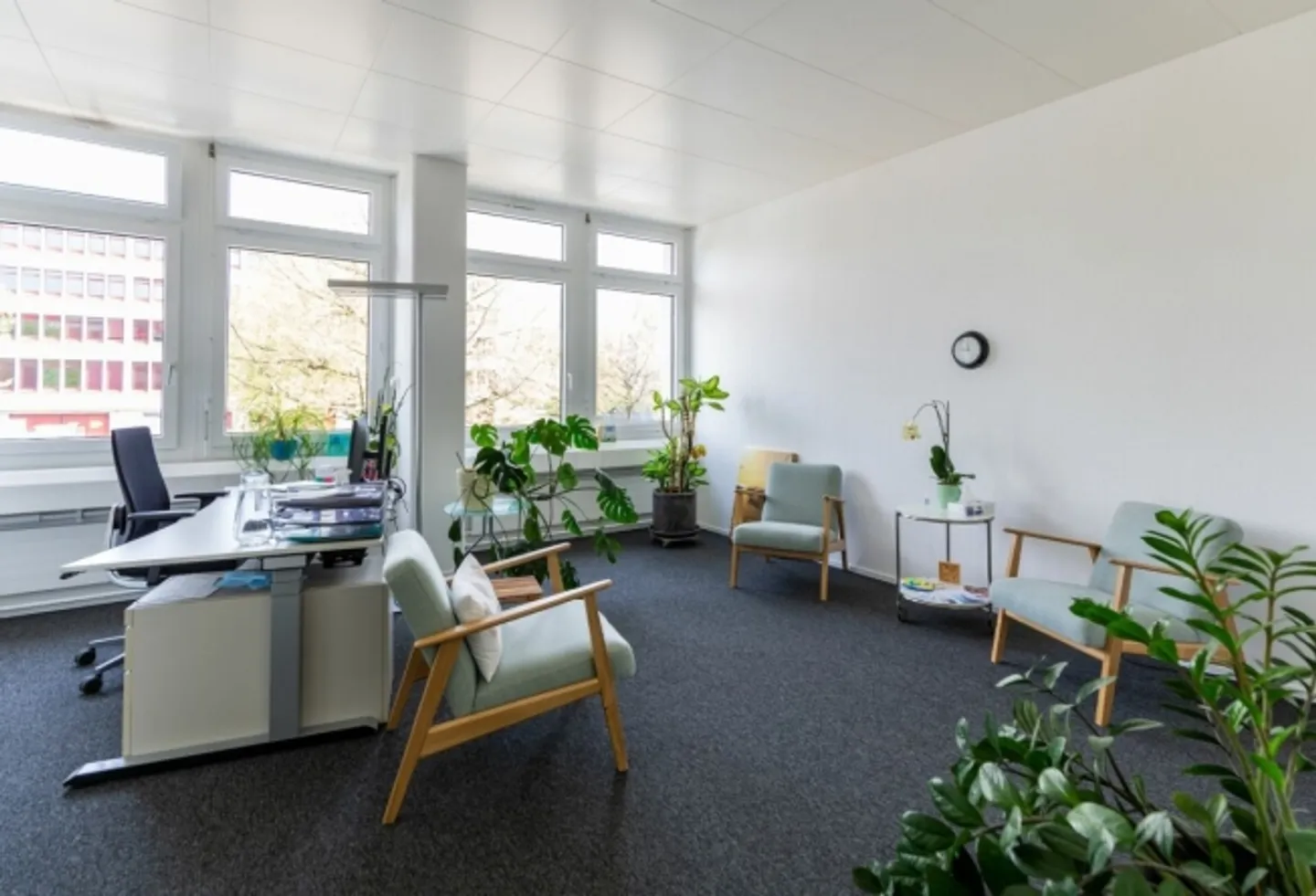 Office with shared kitchen & meeting room in Volketswil - Photo 3 of 4