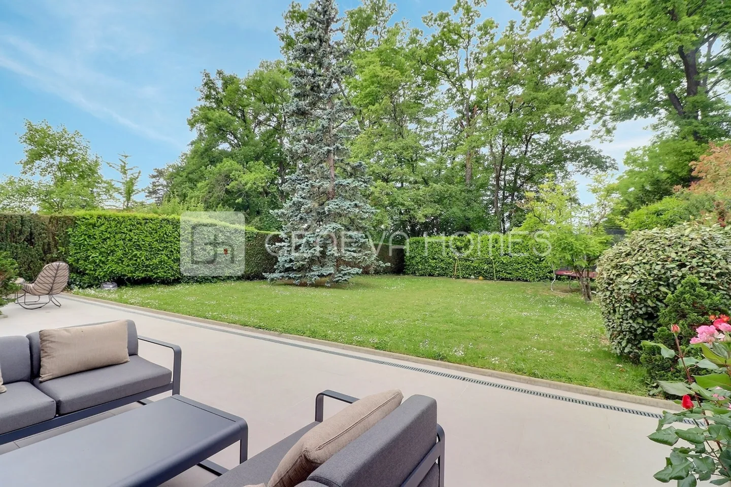 EXCLUSIVITÉ - Belle maison familiale au coeur de Vessy - Photo 4 sur 4