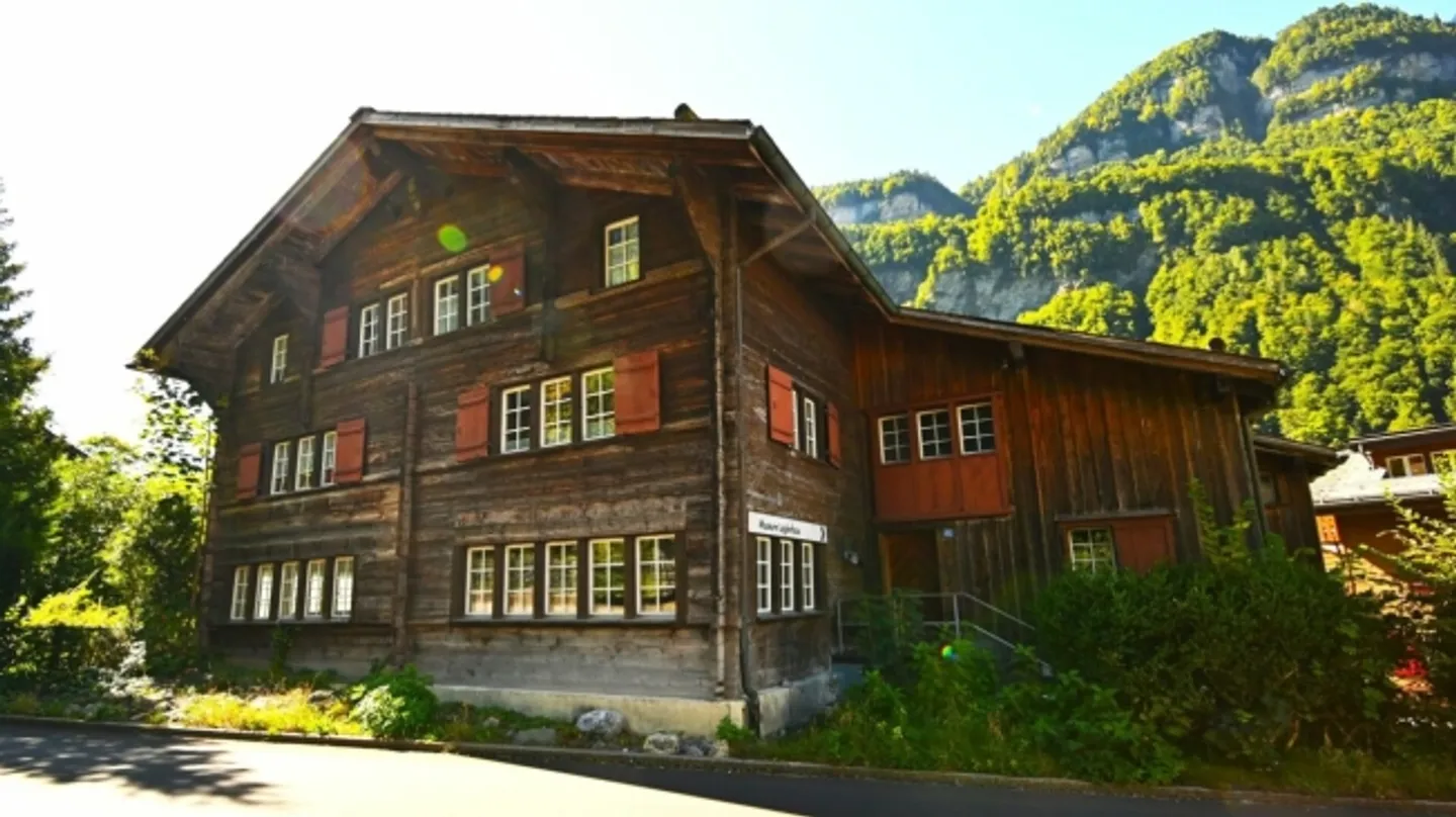 «Landleben im freistehenden, vielfältig nutzbaren Haus mit zwei Wohnungen und Atelierräumen.» - Foto 1 von 20