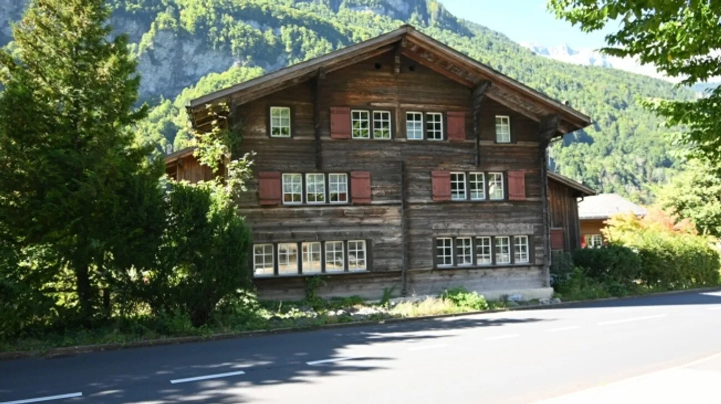 «Landleben im freistehenden, vielfältig nutzbaren Haus mit zwei Wohnungen und Atelierräumen.» - Foto 2 von 20