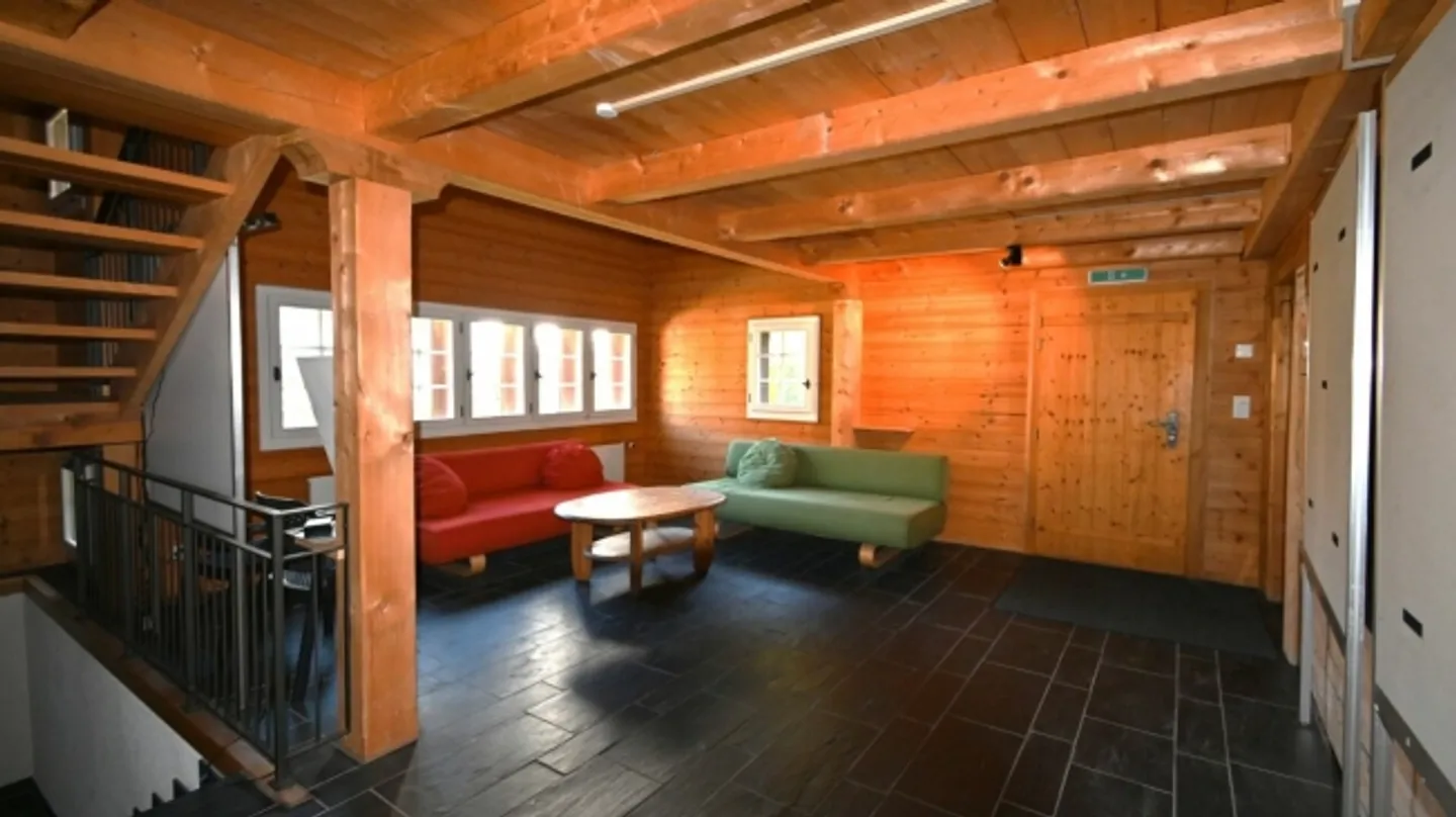 «Landleben im freistehenden, vielfältig nutzbaren Haus mit zwei Wohnungen und Atelierräumen.» - Foto 3 von 20