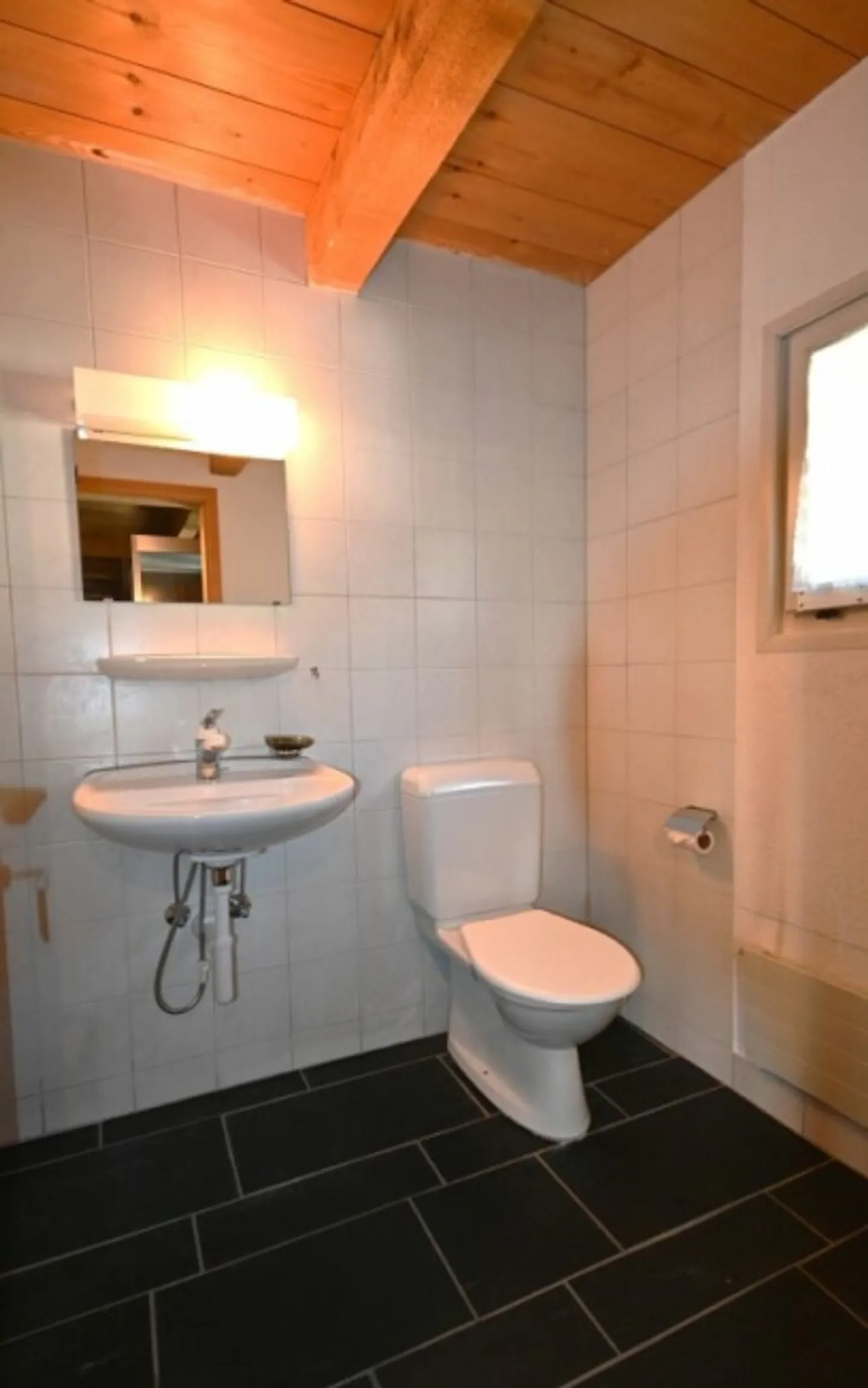 «Landleben im freistehenden, vielfältig nutzbaren Haus mit zwei Wohnungen und Atelierräumen.» - Foto 5 von 20