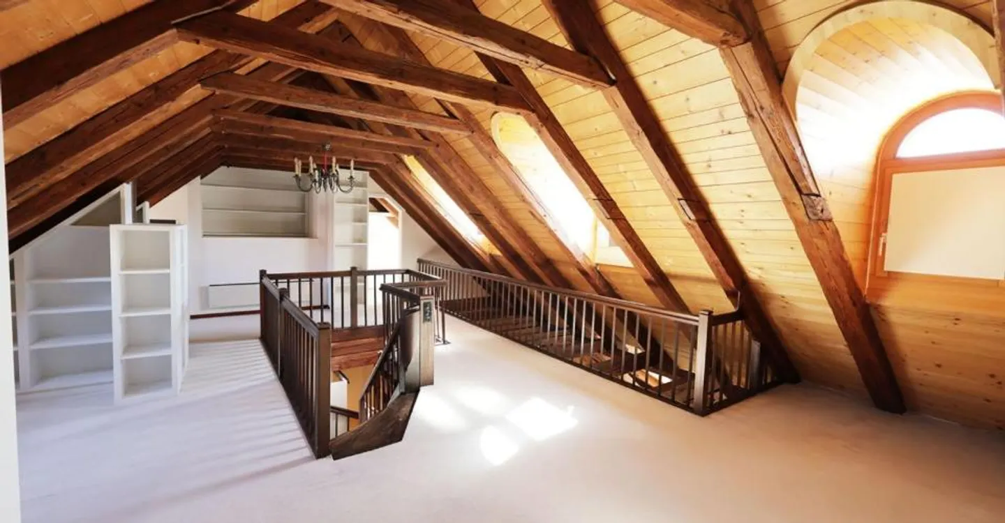 Spacieux logement de 4 pièces au dernier étage d'une immeuble historique - Foto 5 von 12