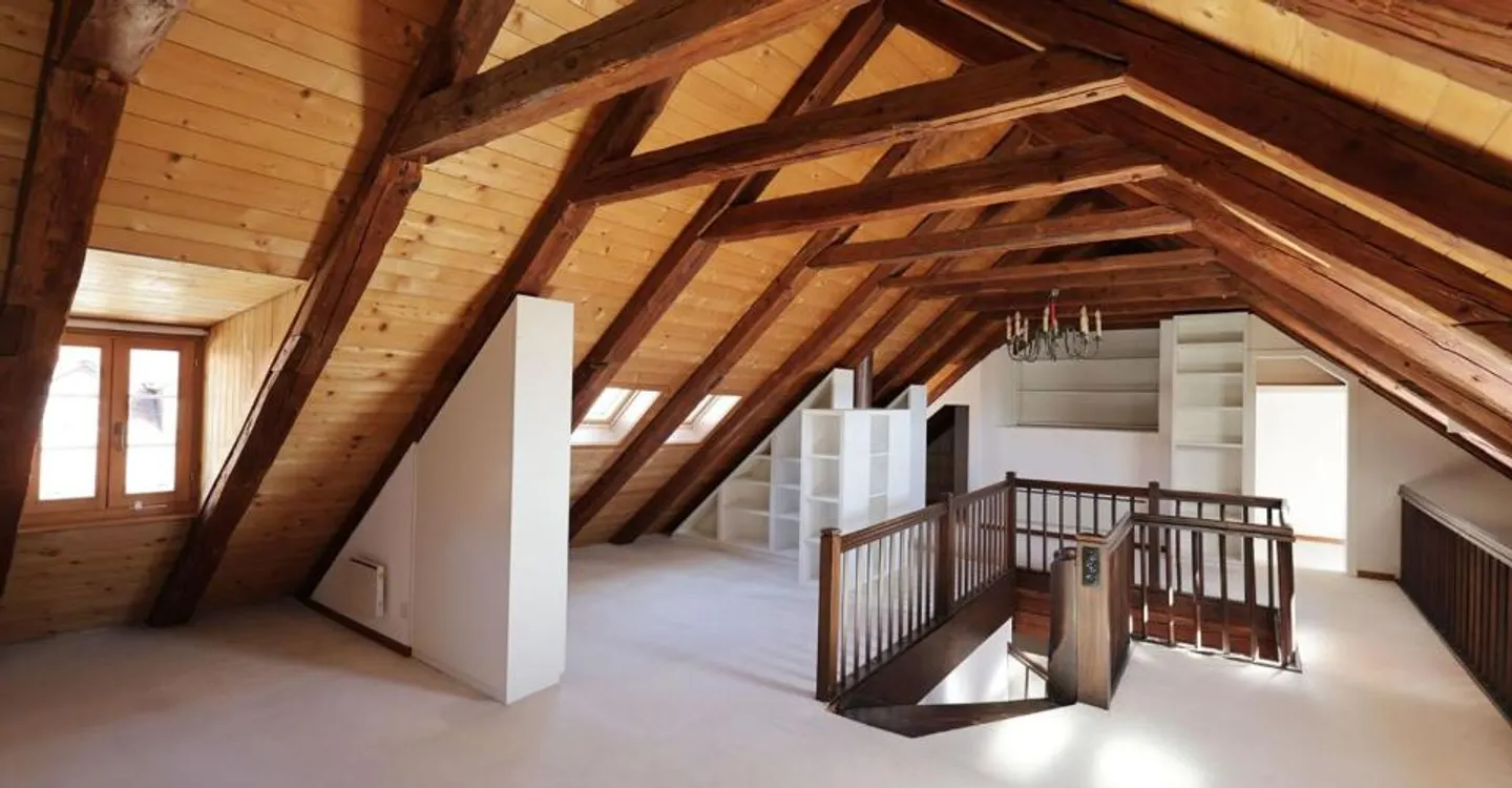 Spacieux logement de 4 pièces au dernier étage d'une immeuble historique - Foto 6 von 12