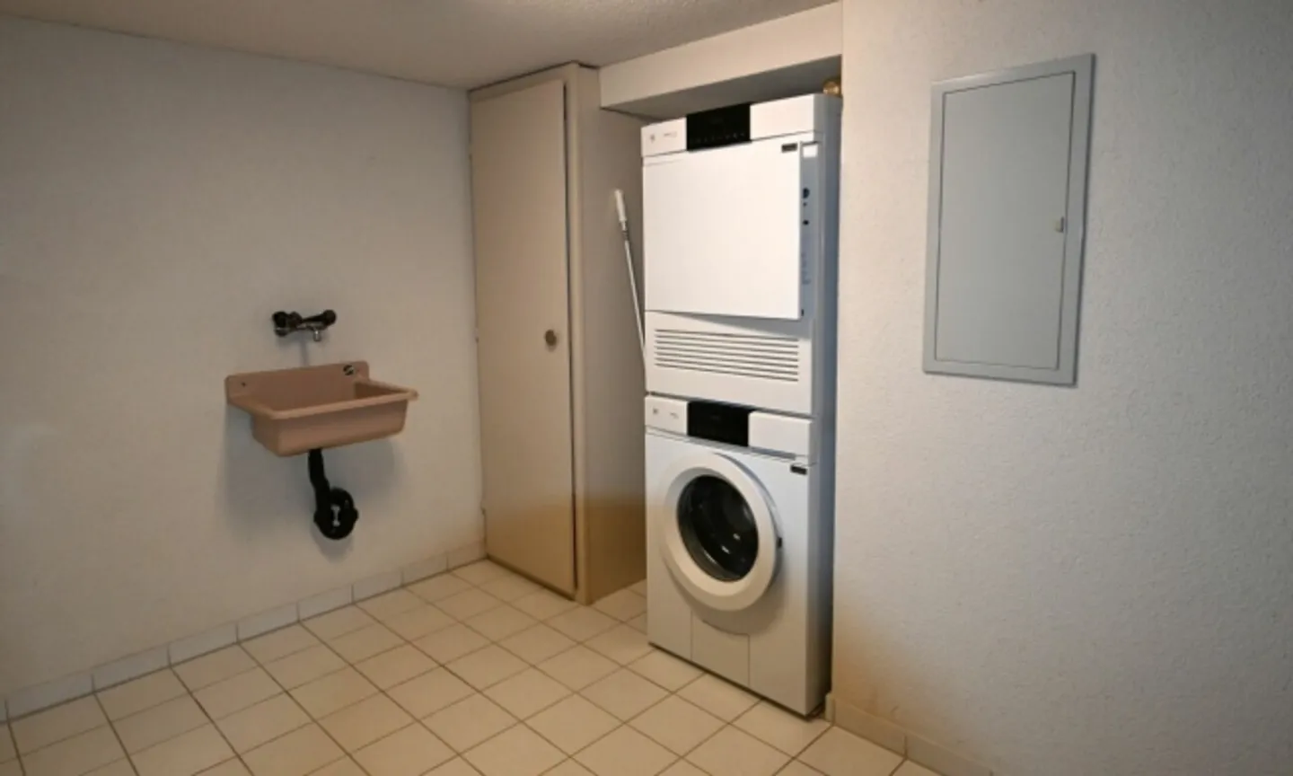 «Landleben im freistehenden, vielfältig nutzbaren Haus mit zwei Wohnungen und Atelierräumen.» - Foto 11 von 20