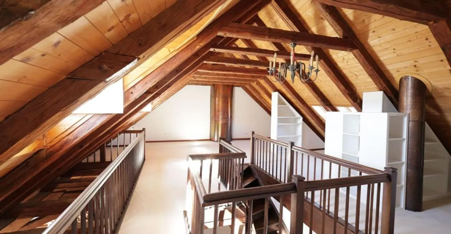 Spacieux logement de 4 pièces au dernier étage d'une immeuble historique - Foto 7 von 12