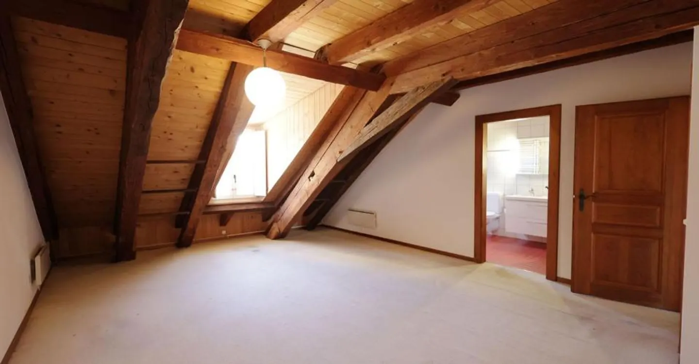Spacieux logement de 4 pièces au dernier étage d'une immeuble historique - Foto 12 von 12