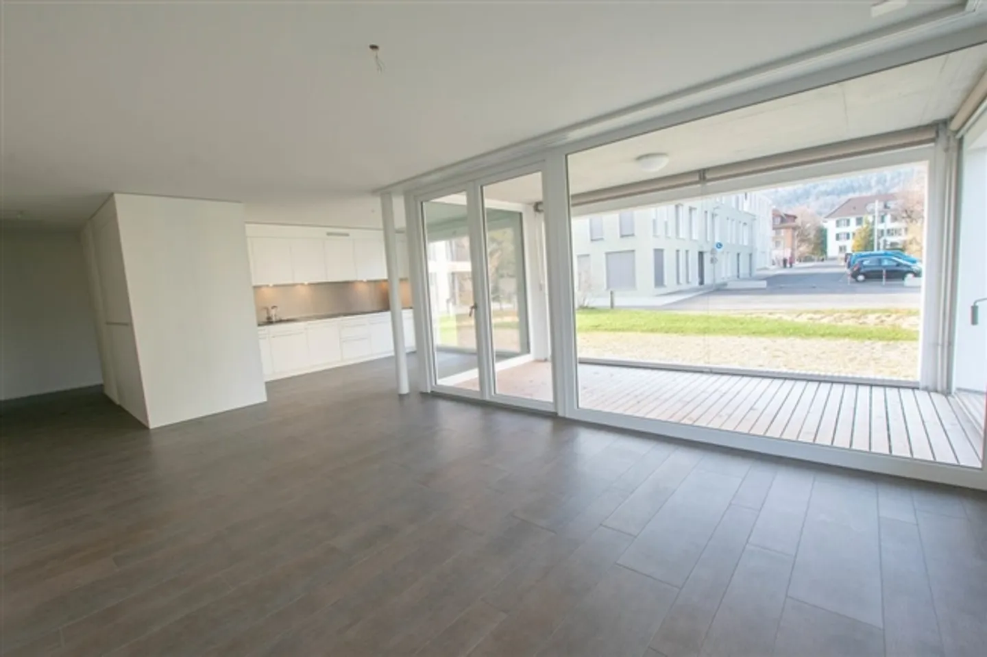 Appartamento al piano terra di 2,5 stanze con terrazza direttamente alla Schüssinsel - Foto 3 di 10