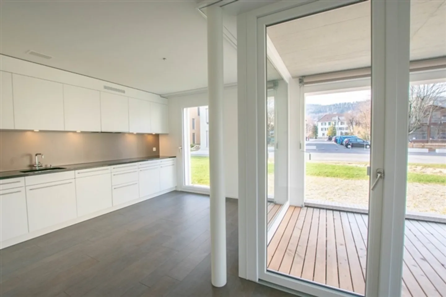 Appartamento al piano terra di 2,5 stanze con terrazza direttamente alla Schüssinsel - Foto 4 di 10