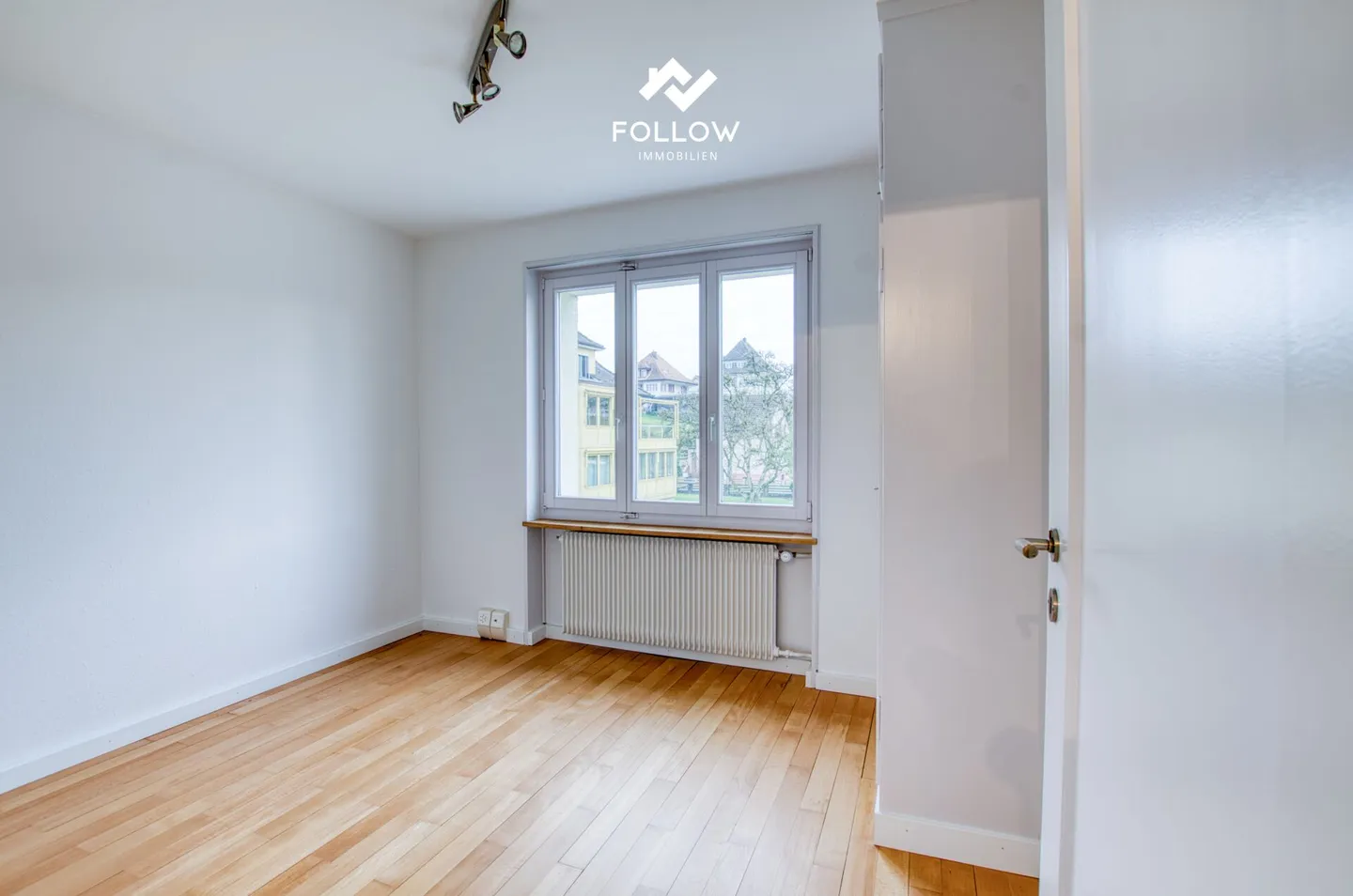 Altbau-Charme trifft Wohnkomfort: Frisch aufgefrischte 4.5-Zimmer-Wohnung mit eigenem Gartenabteil - Photo 3 of 7