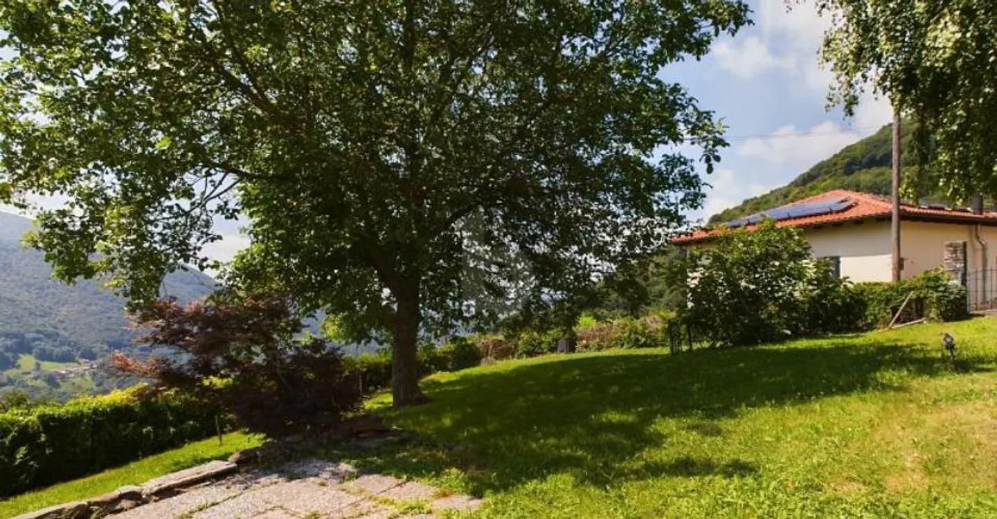 Maison Ensoleillée avec Grand Jardin - Photo 1 sur 5