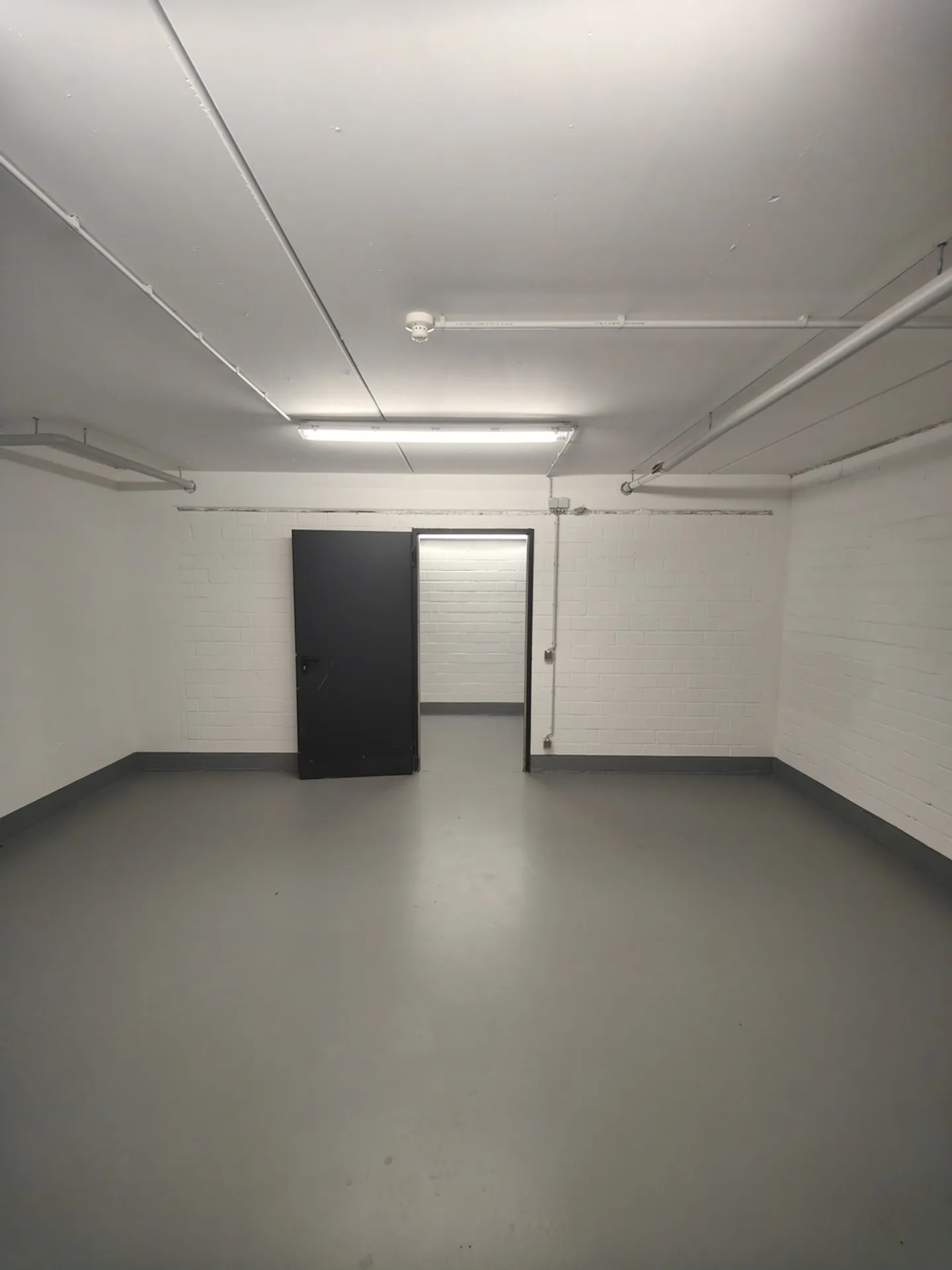 31m2 Salle de stockage Cologne - Colonia-Allee 13 - Photo 2 sur 8