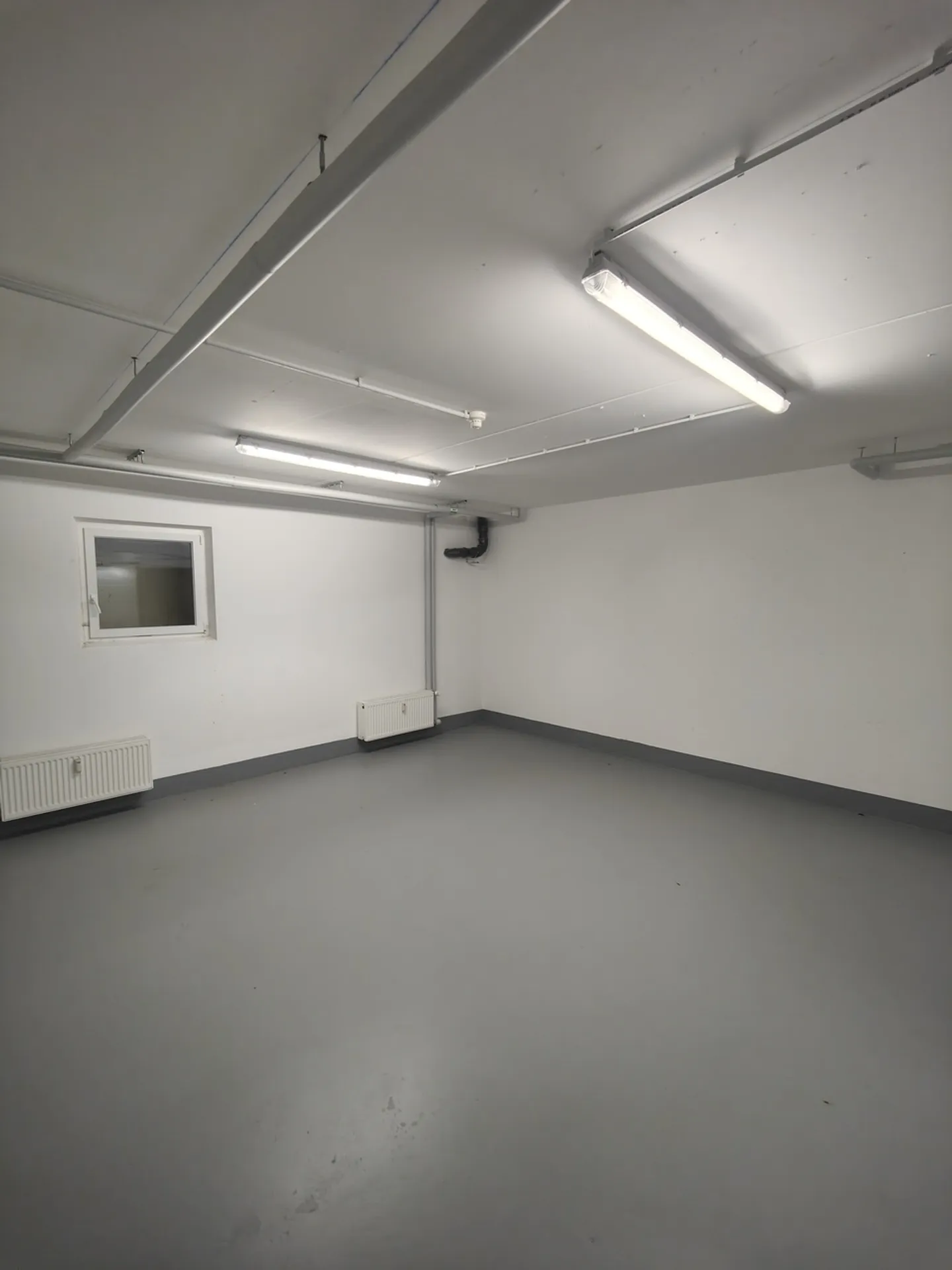 31m2 Salle de stockage Cologne - Colonia-Allee 13 - Photo 5 sur 8